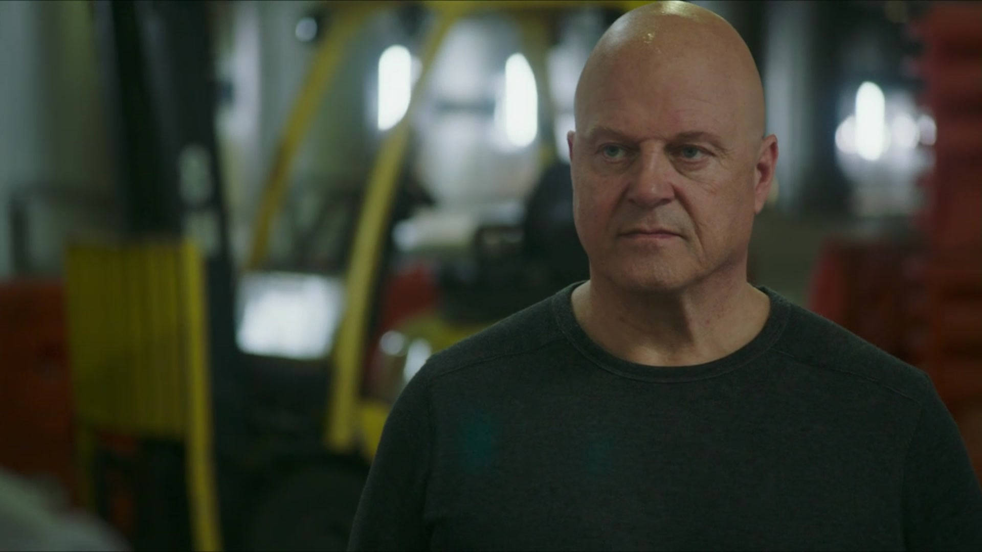 10 Minutes Review Michael Chiklis Background