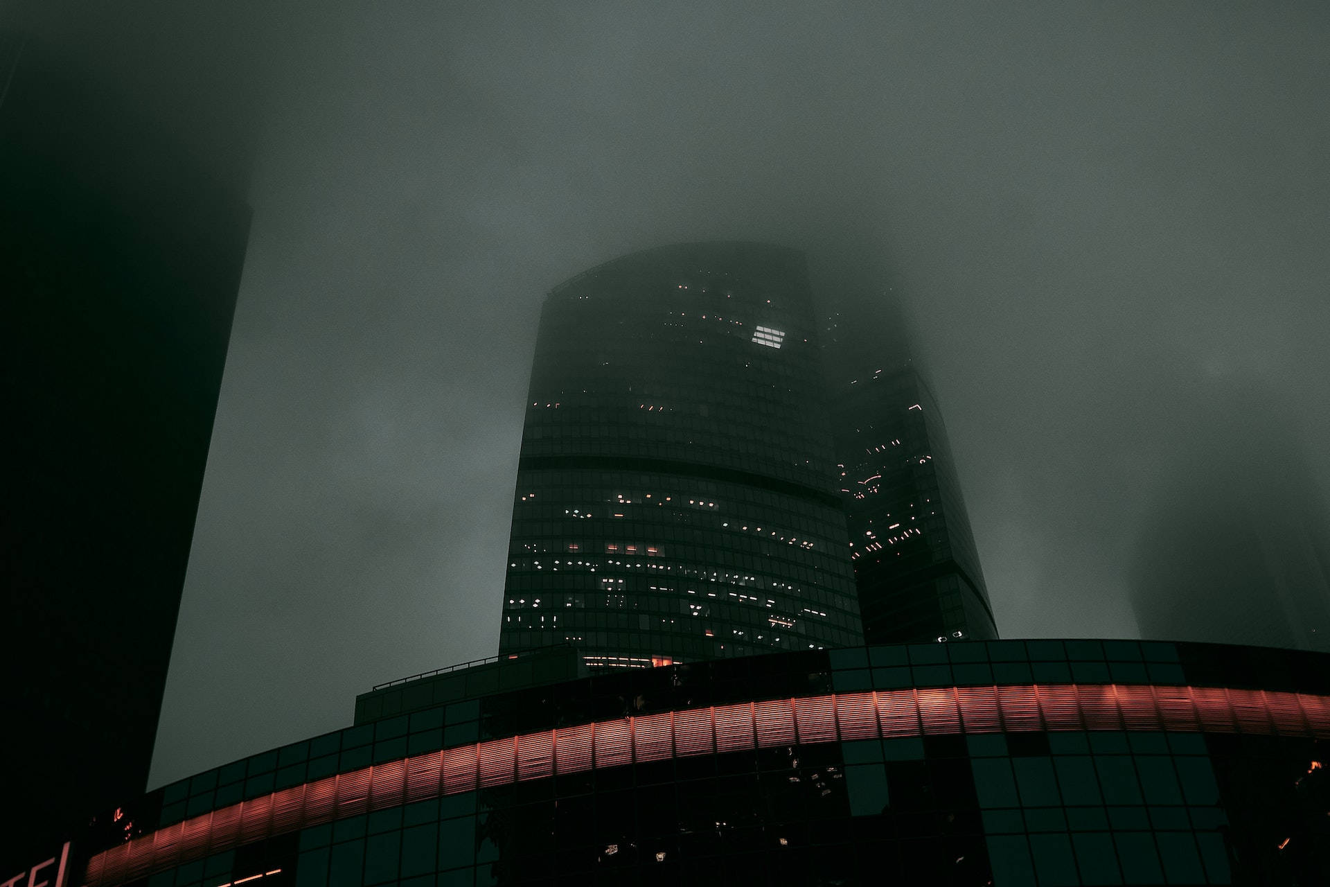 1920x1080 Hd Dark Foggy City Building Background