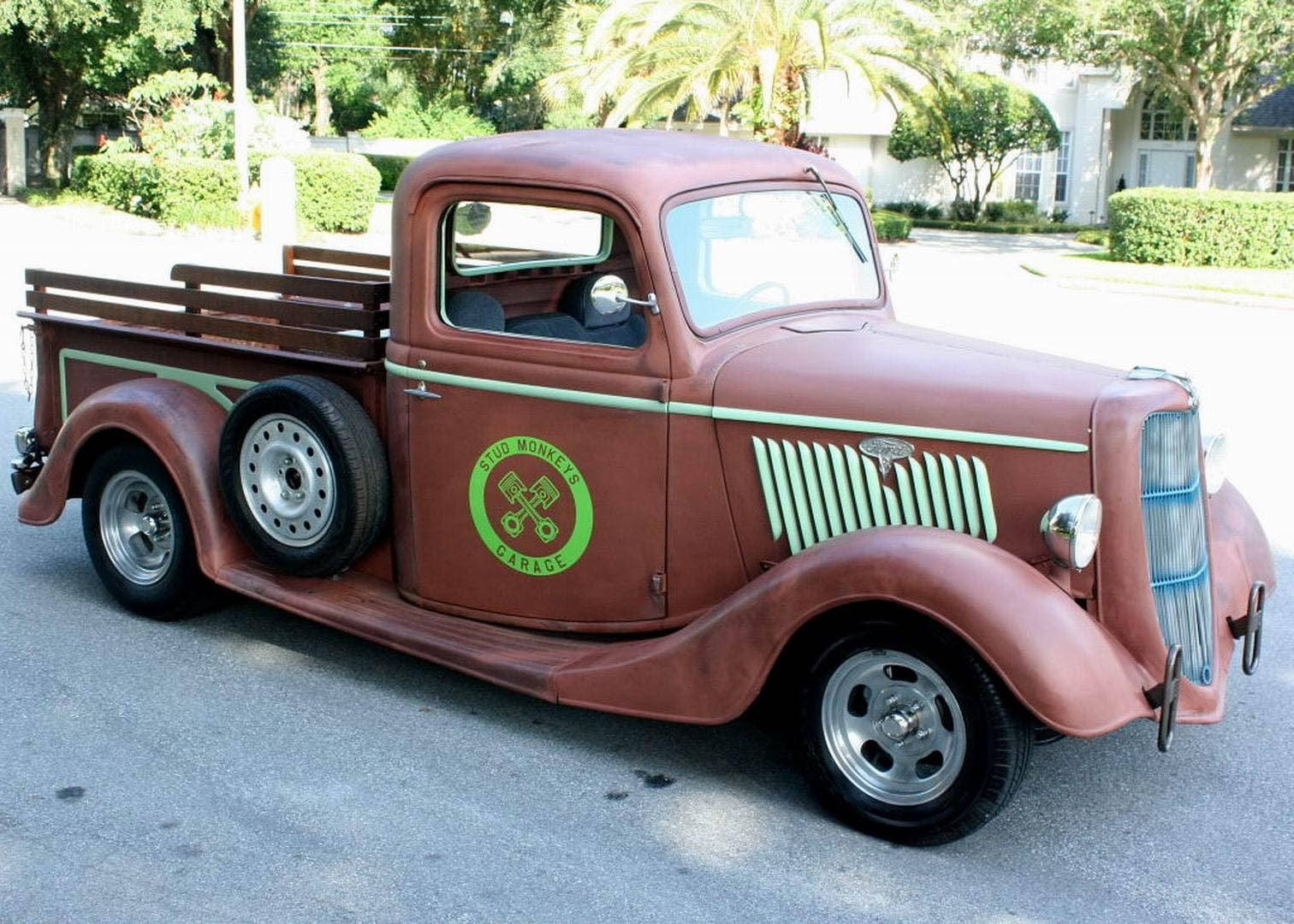1935 Old Ford Truck Background
