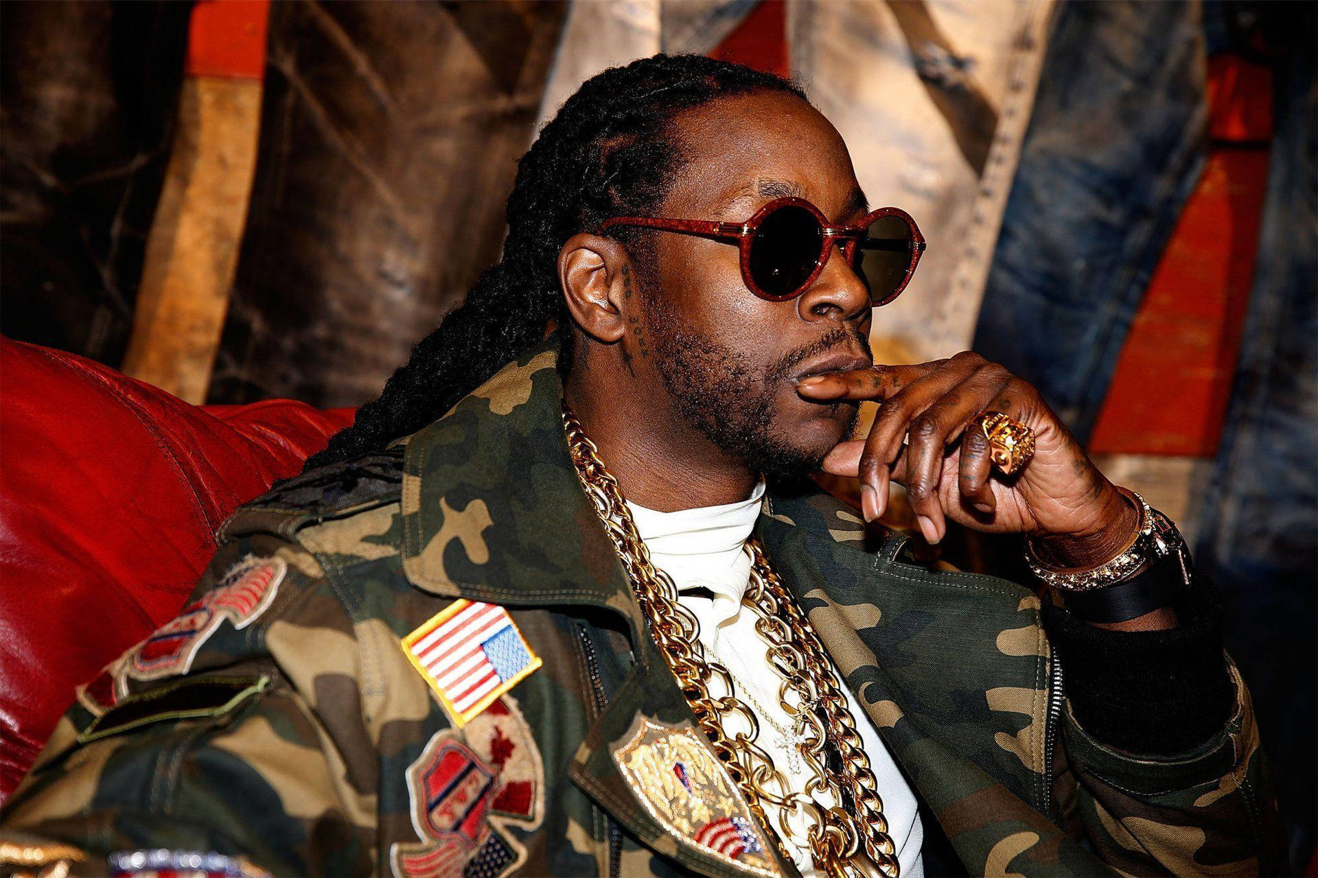 2 Chainz At Prps Showroom Background