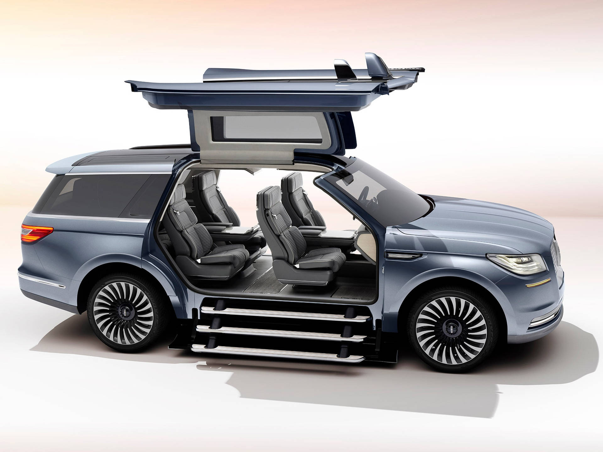 2021 Lincoln Navigator With Gull Wing Door Background