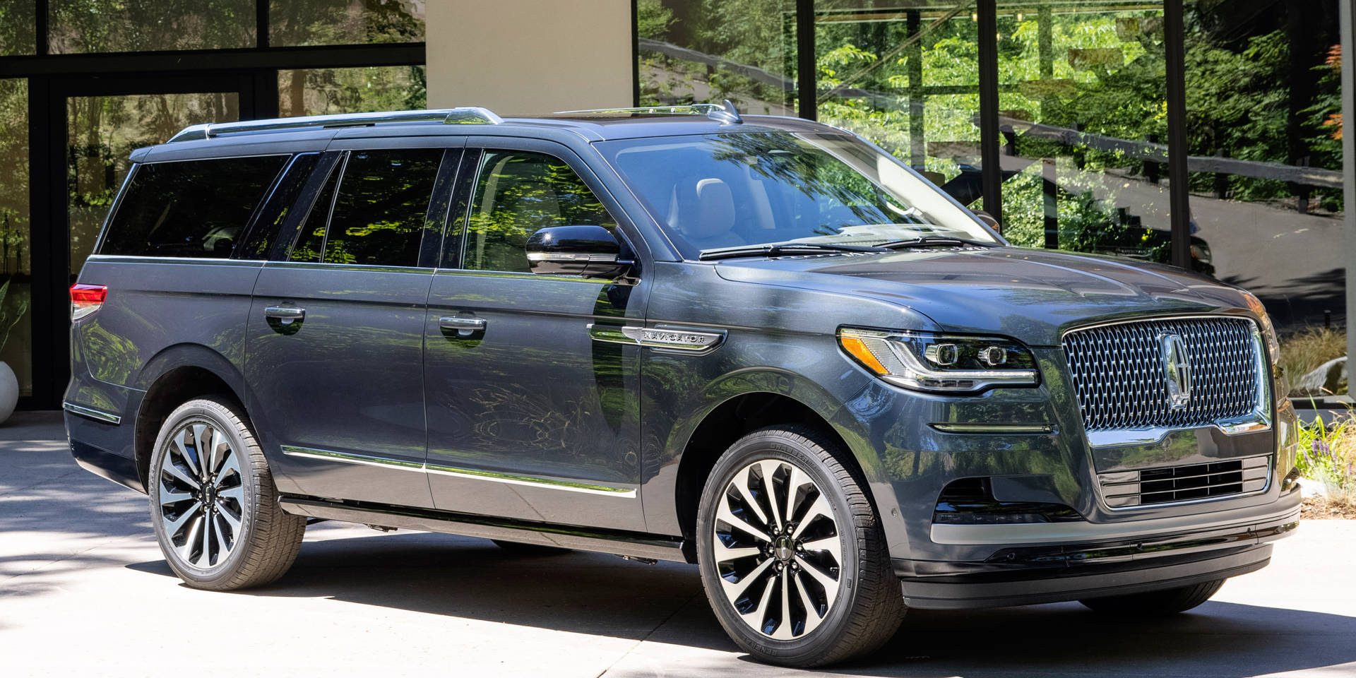 2021 Navigator Lincoln Car Photography Background