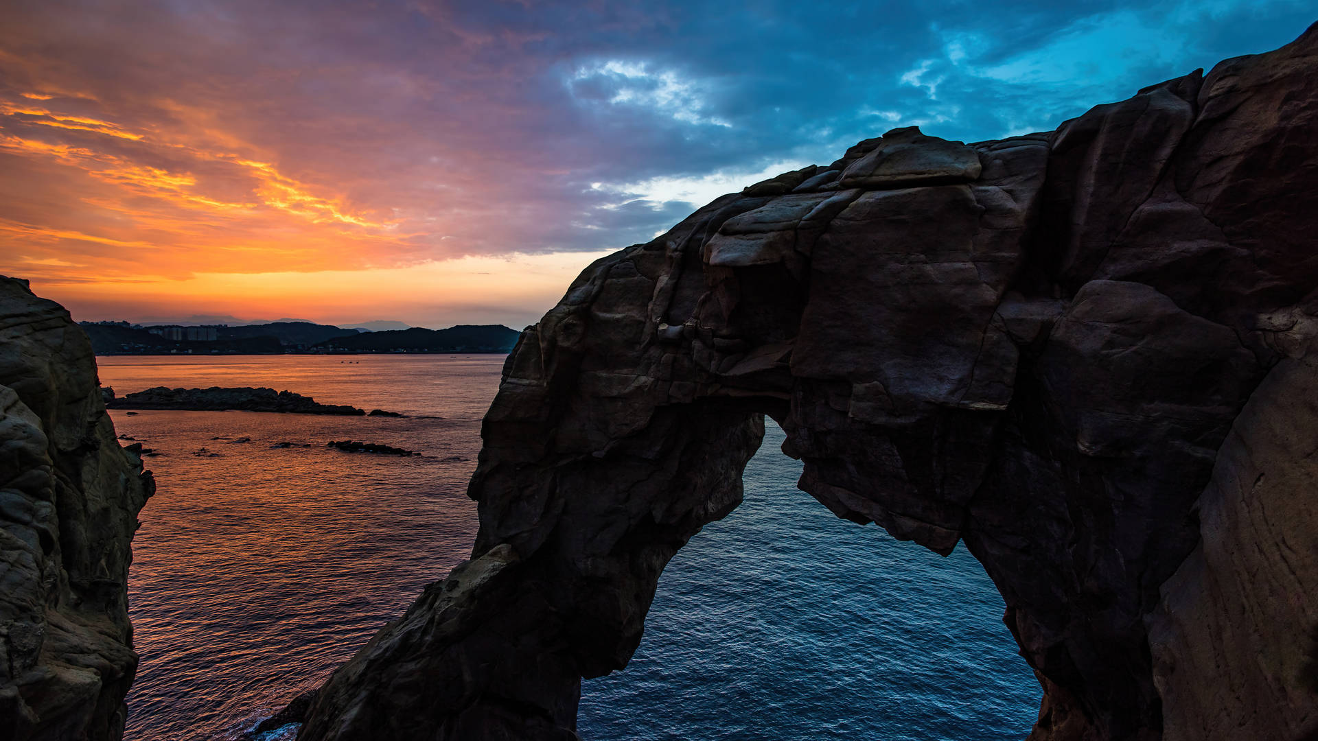 2560 X 1440 Elephant Trunk Rock By The Sea Background