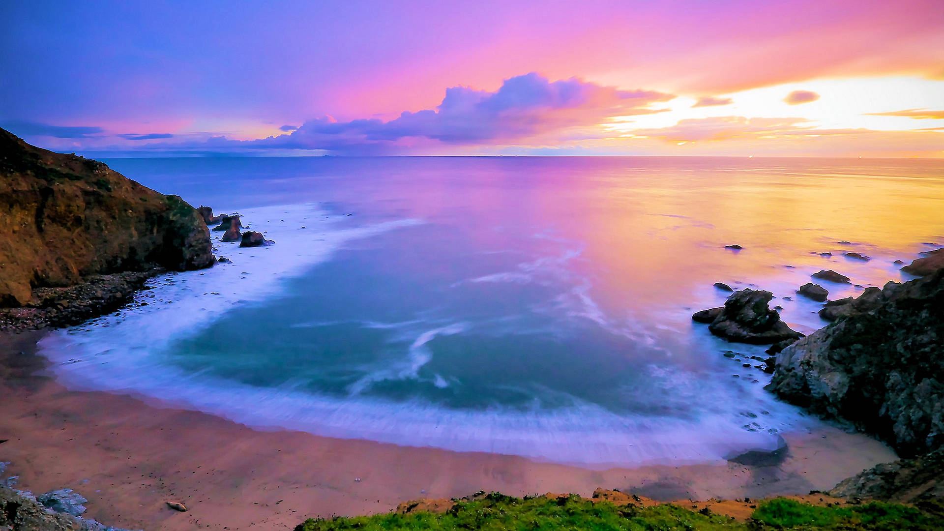 2560 X 1440 Sea Sunset Enclosed Beach Background