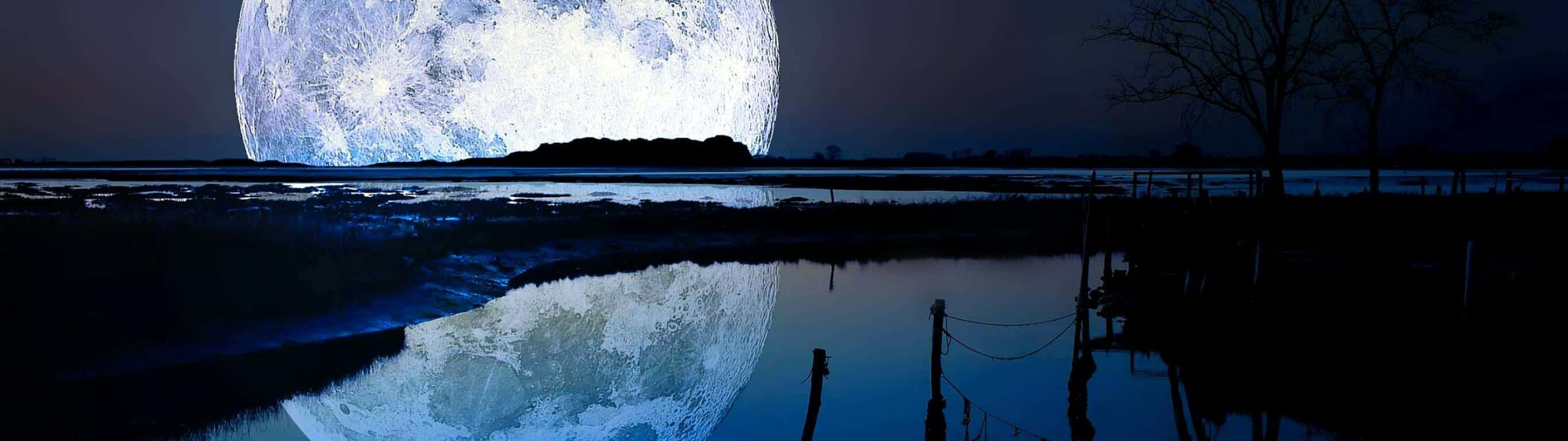 2732 X 768 Full Moon Background