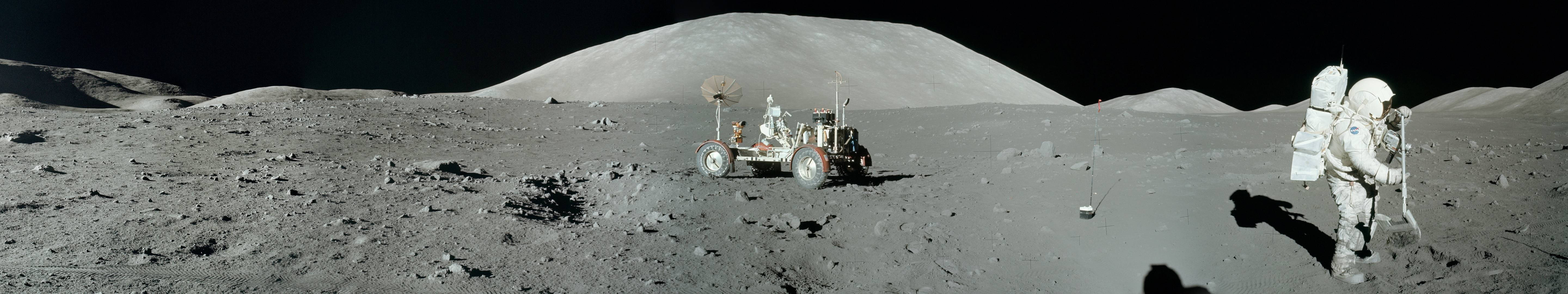 3 Monitor Man On Moon Background