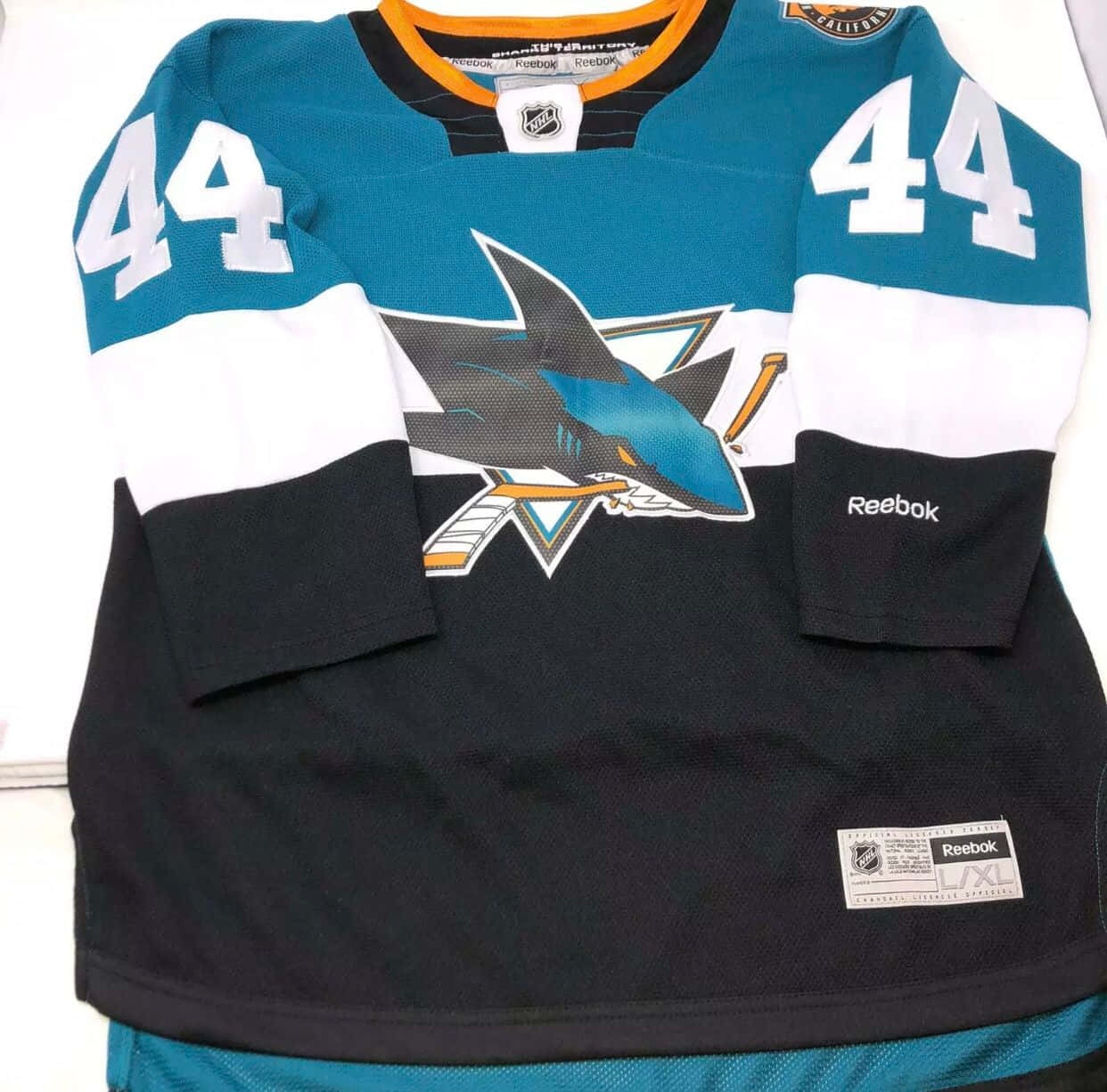 # 44 Jersey Marc Edouard Vlasic Background