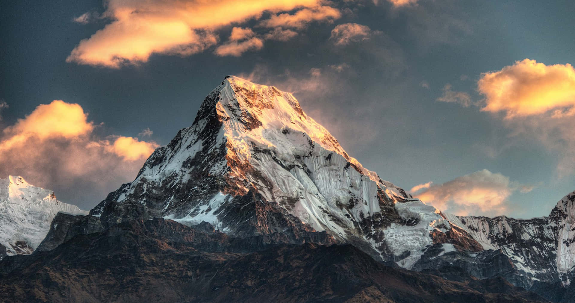 4k Annapurna Mountain Peak