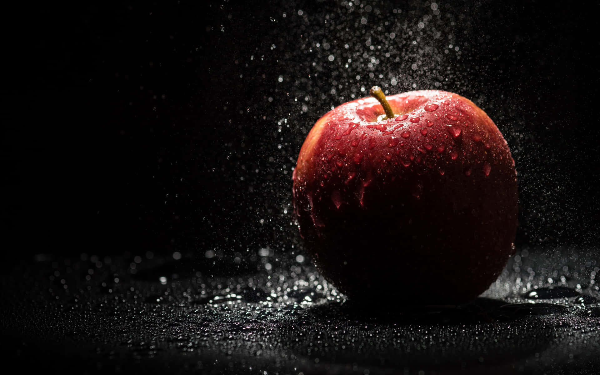 4k Apple With Droplets Background