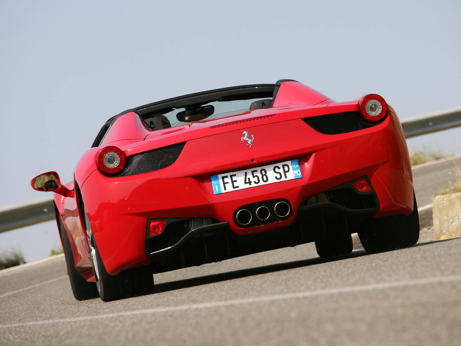 4k Ferrari 2010 Italia Rear Background