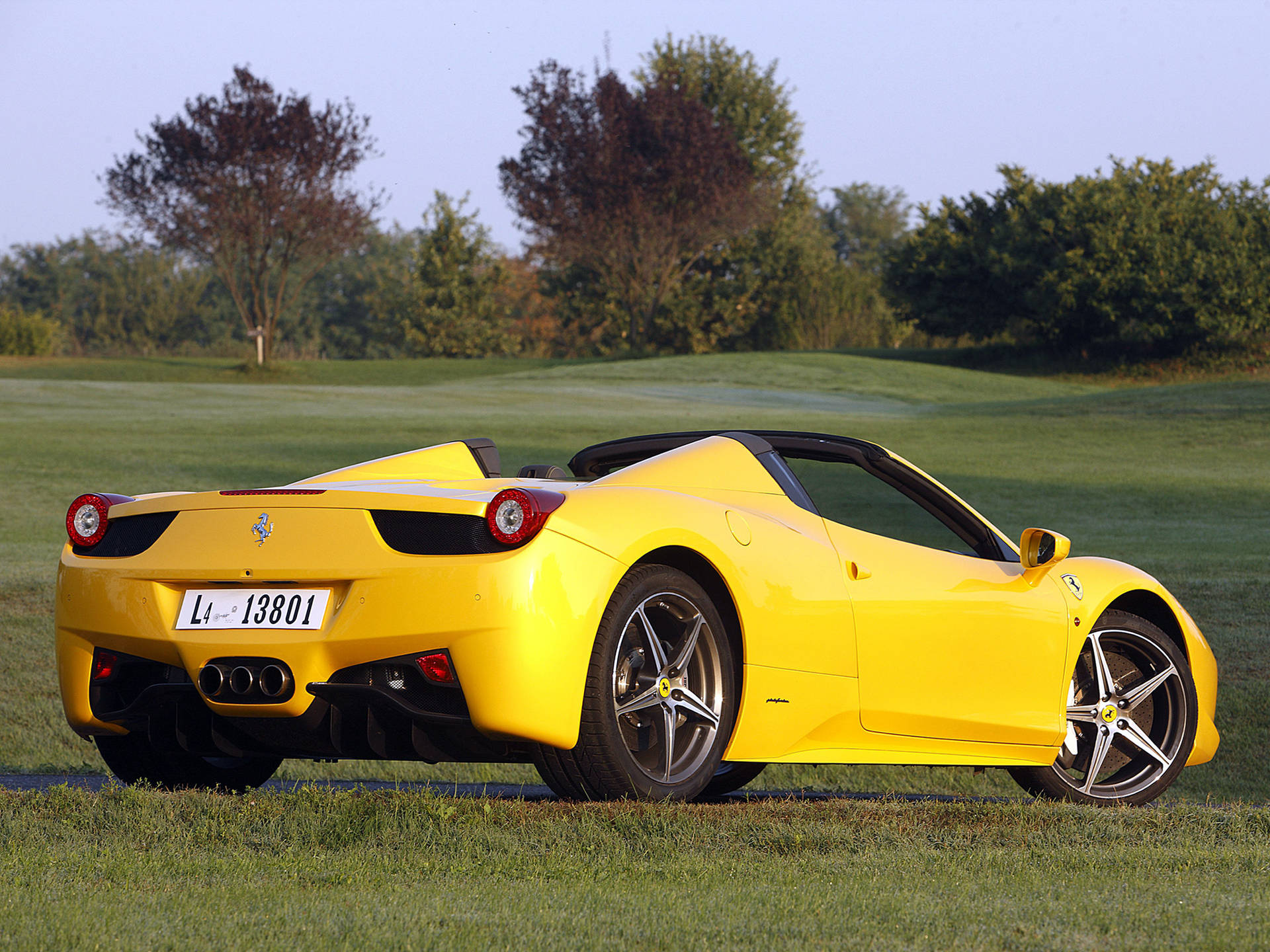 4k Ferrari Yellow Spider Background