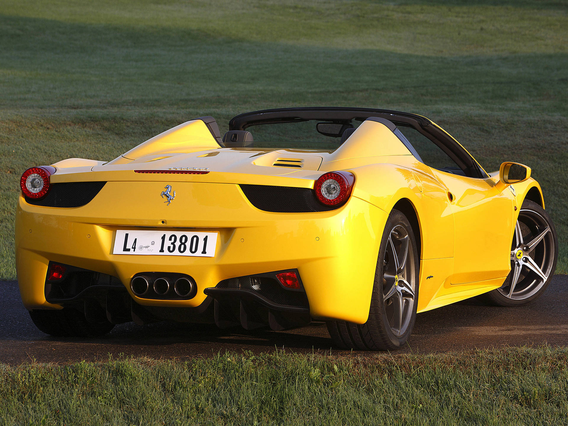 4k Ferrari Yellow Spider Rear