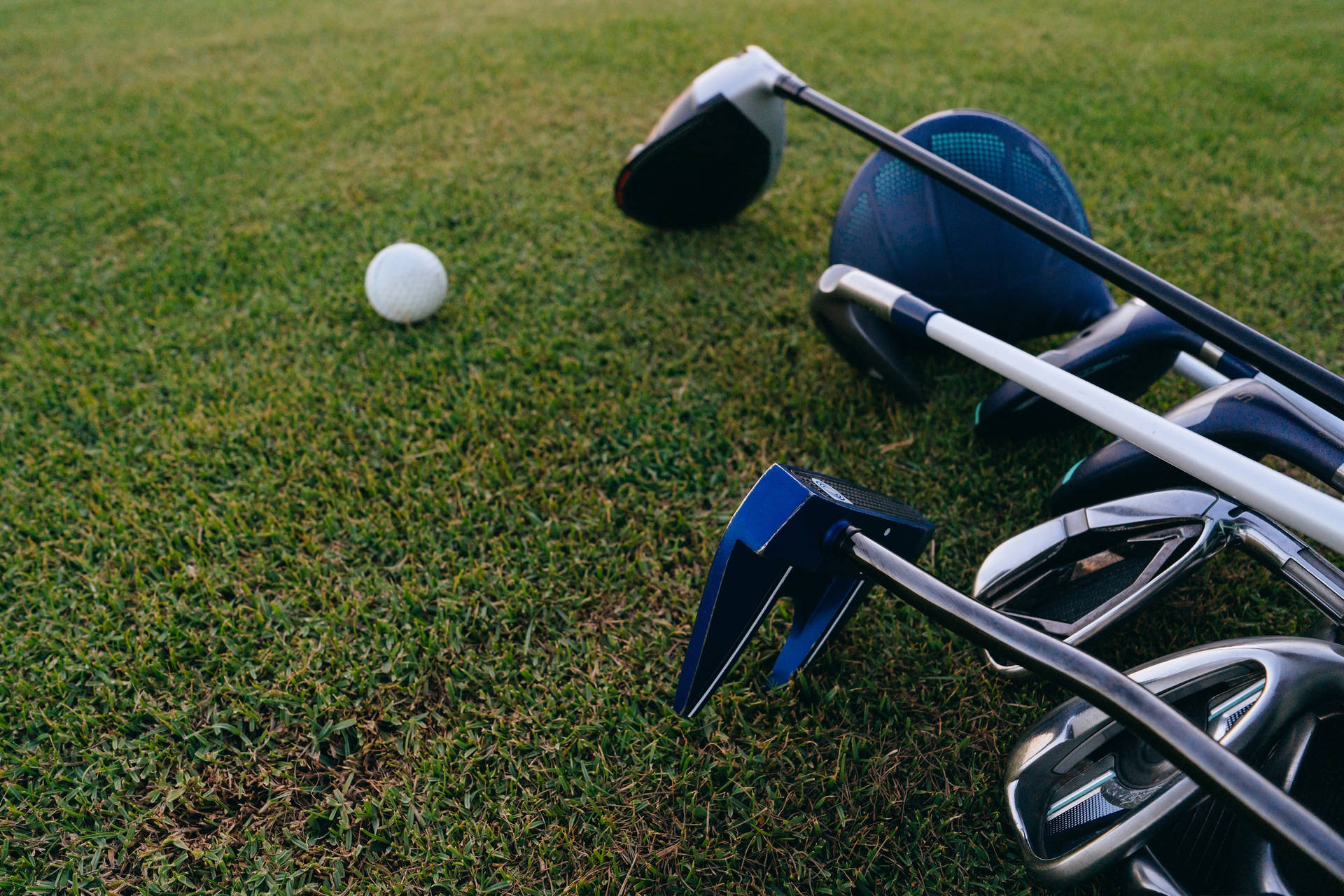 4k Golf Clubs And Ball Background