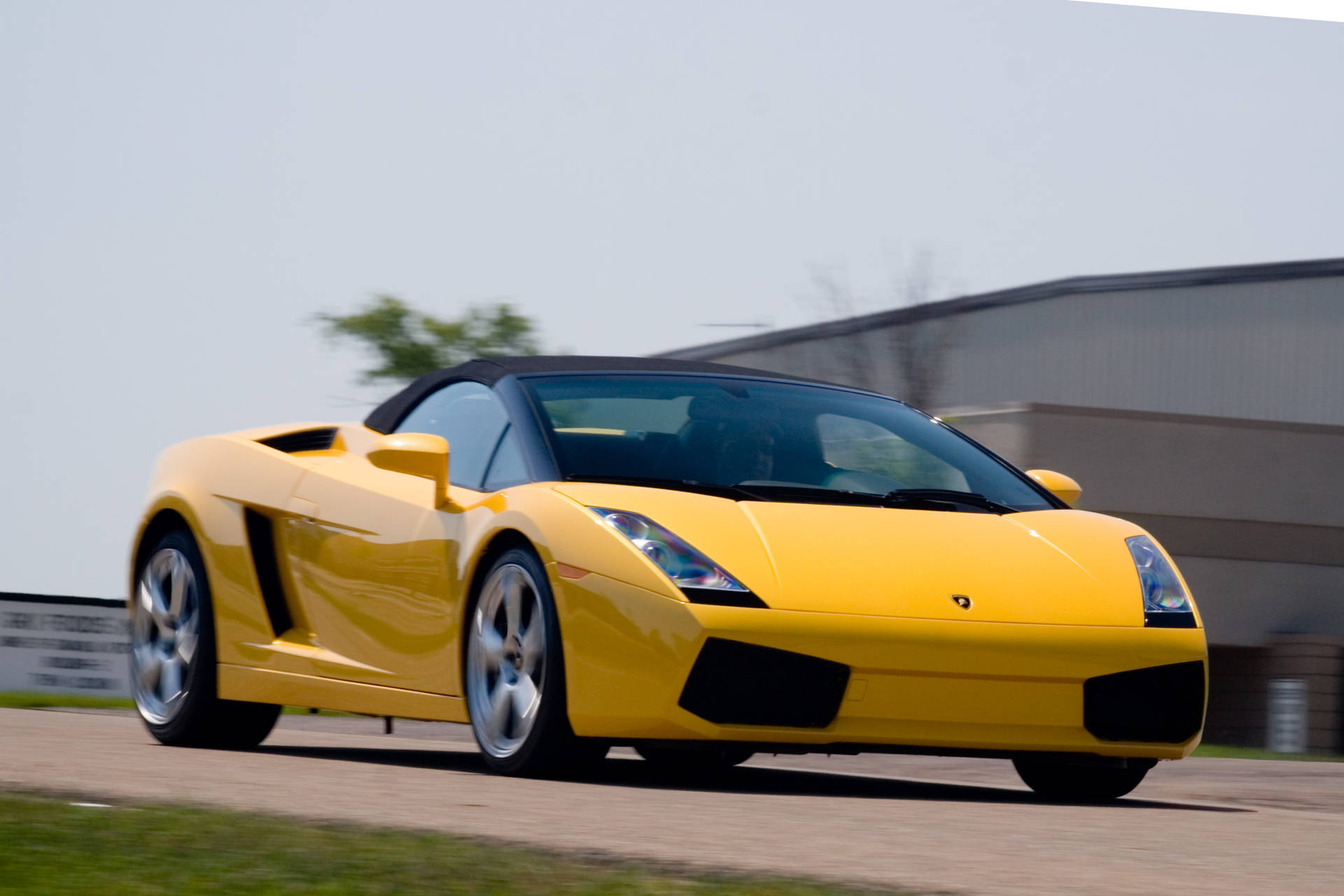 4k Lamborghini Black And Yellow Paint Background