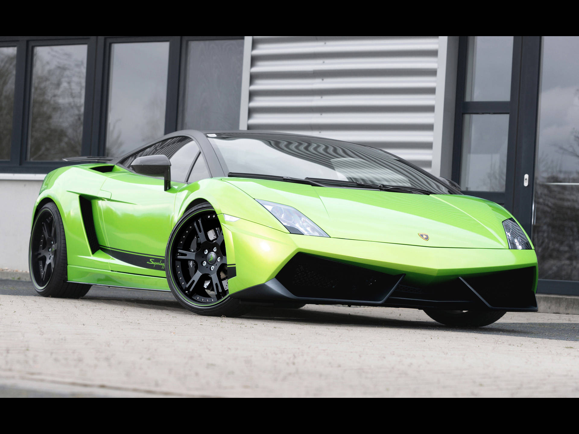 4k Lamborghini Gallardo Apple Green Background