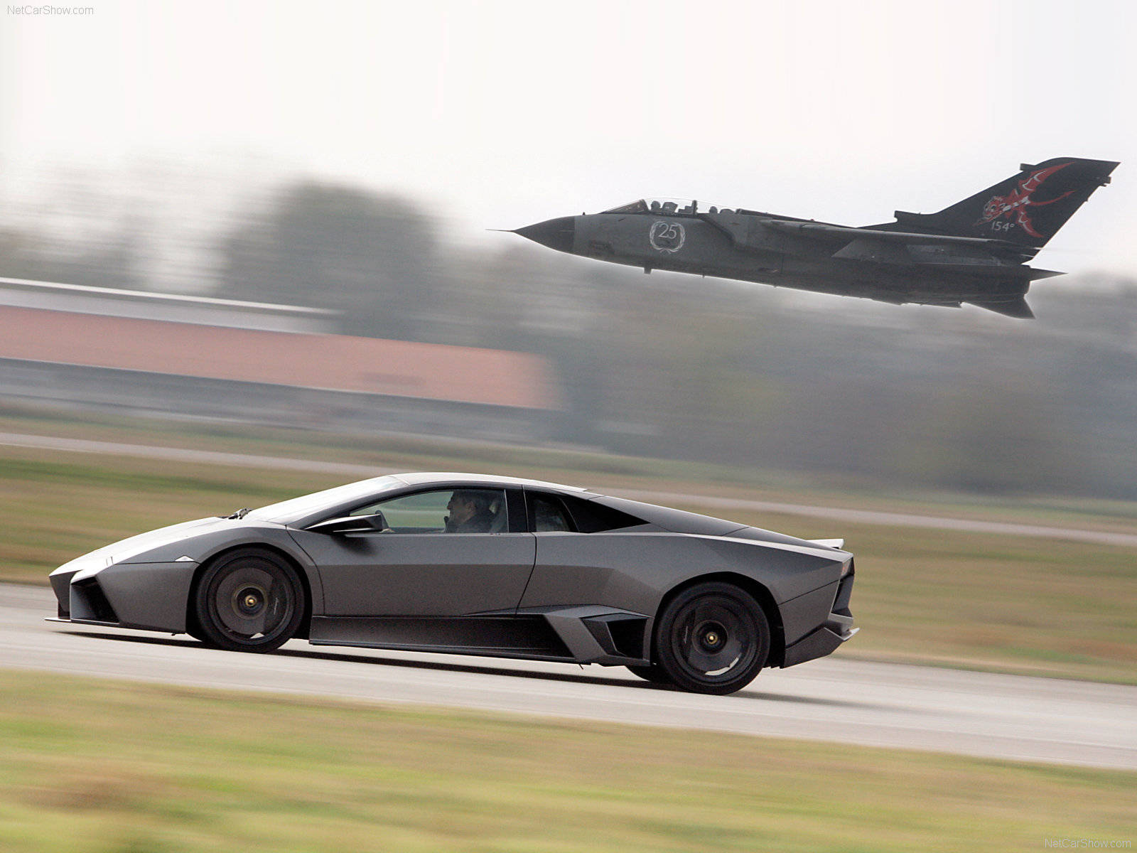 4k Lamborghini Racing With A Jet