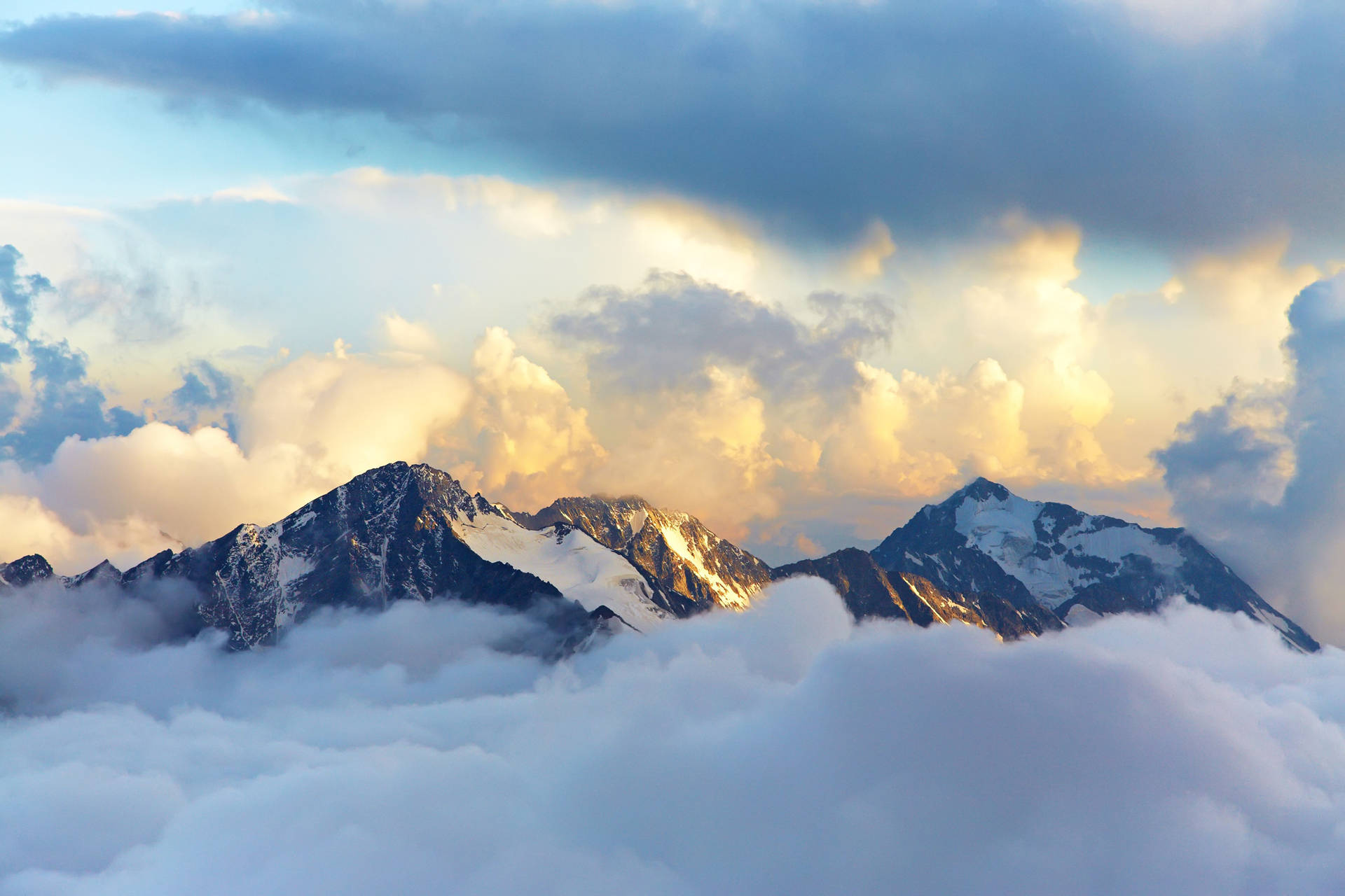 4k Landscape Alps Mountain Range Europe Background