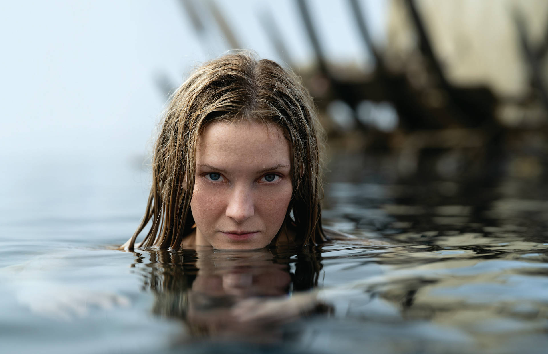 4k Lord Of The Rings Galadriel In Water Background