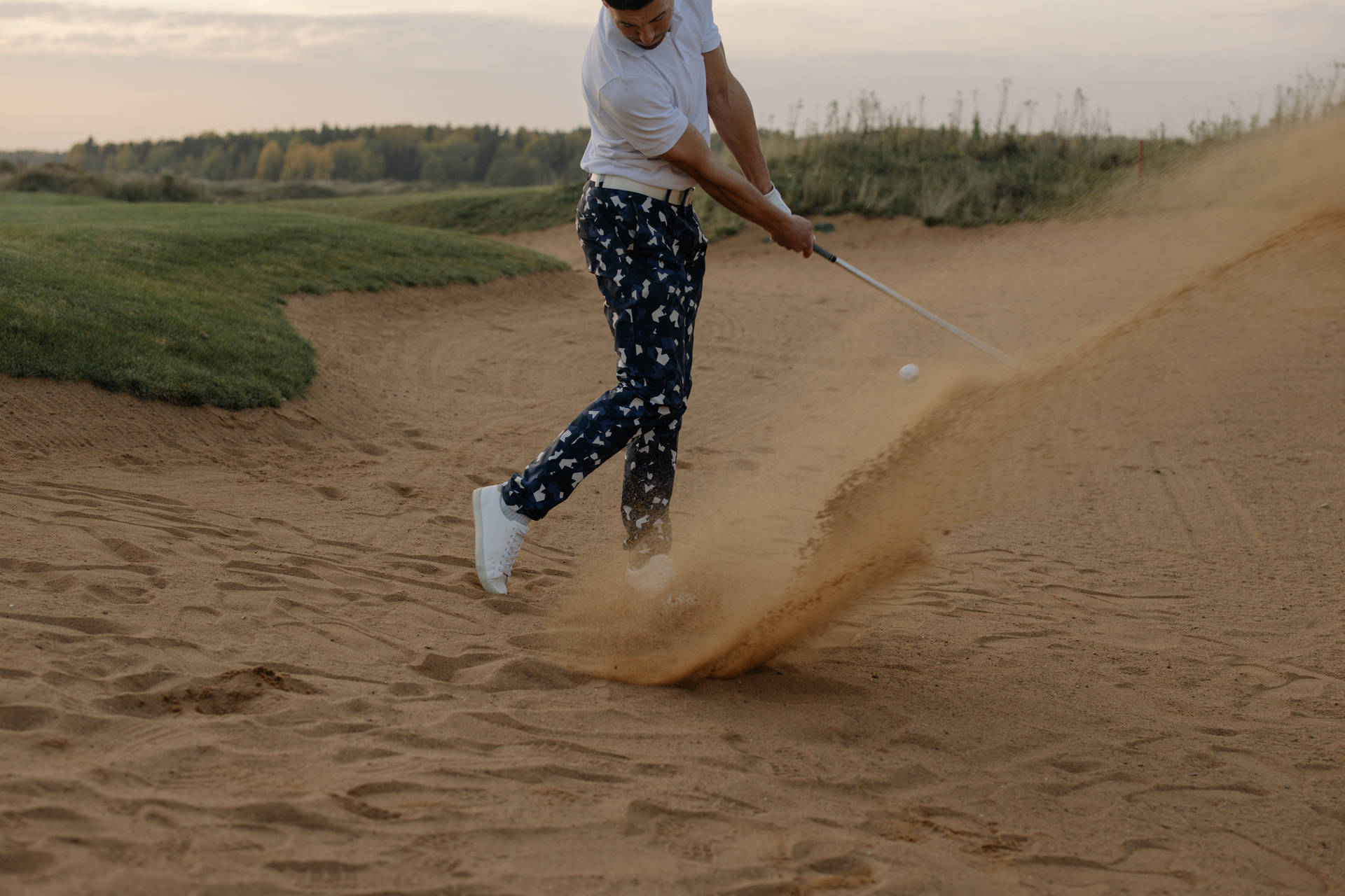 4k Man Playing Golf On Sand Background