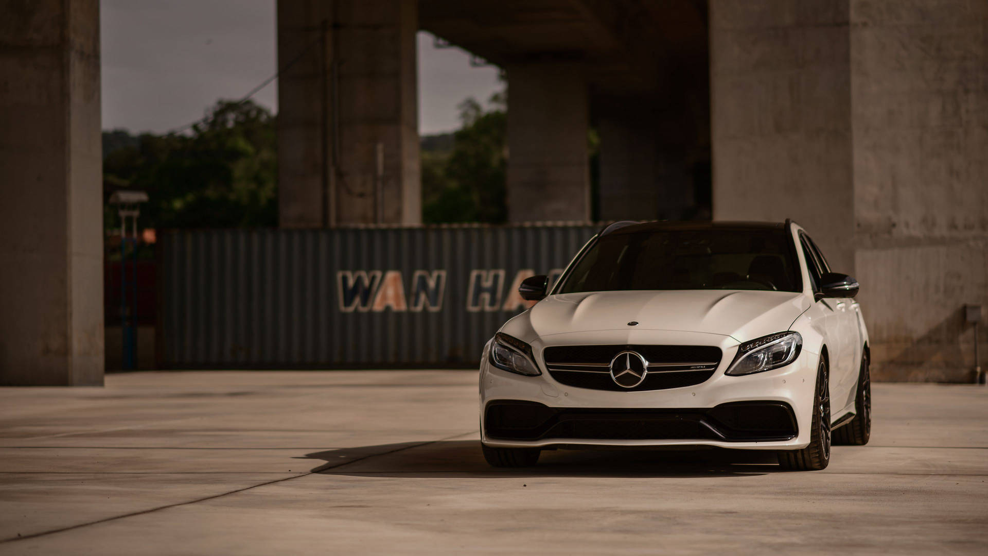 4k Mercedes-benz White Suv Background