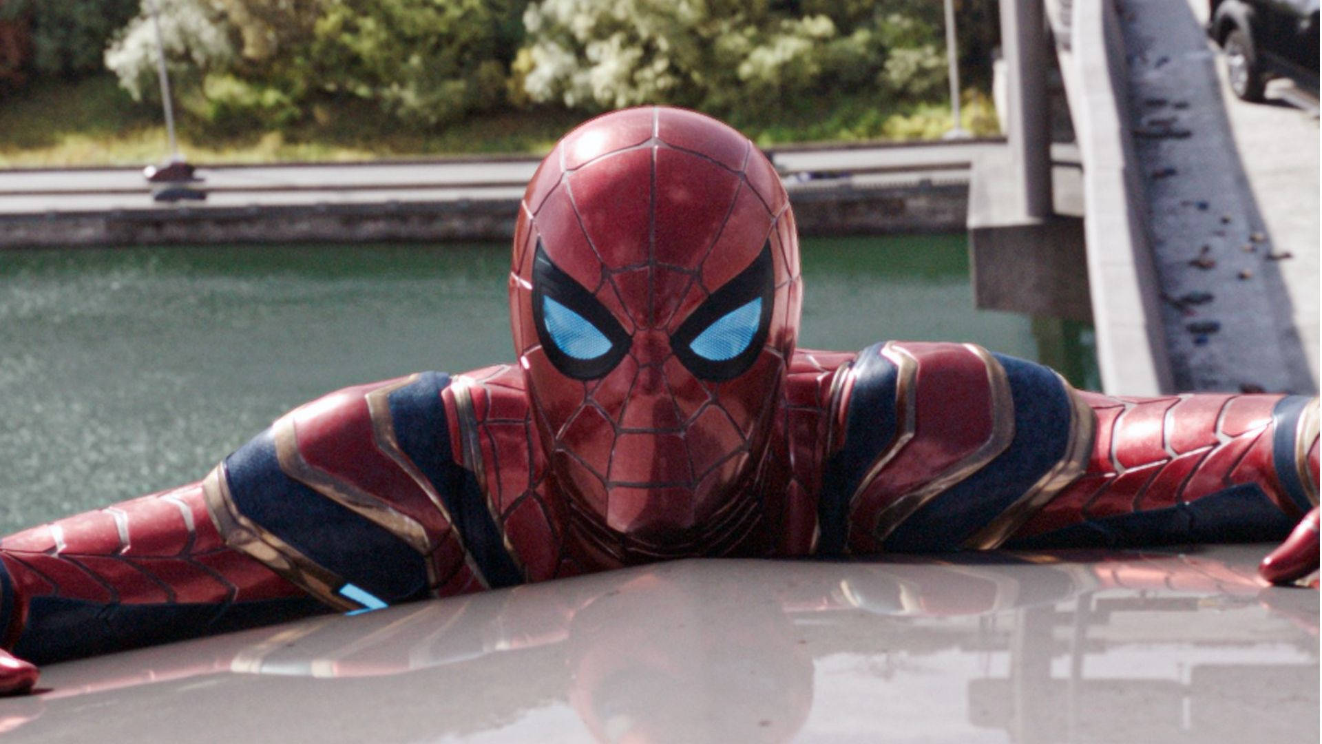 4k Spiderman In The Pool Background