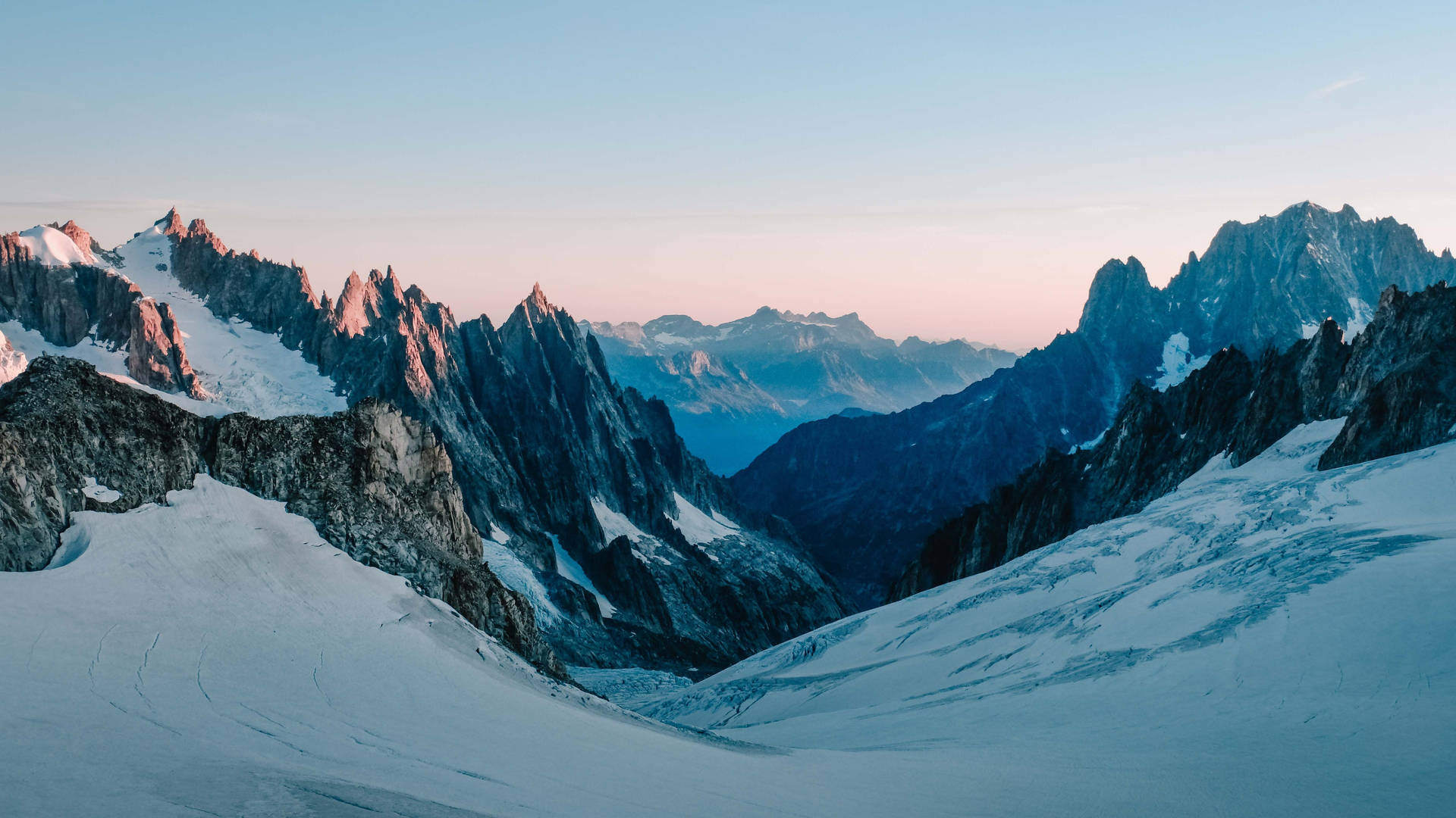 4k Ultra Hd 2160p Mont Blanc Peak Background