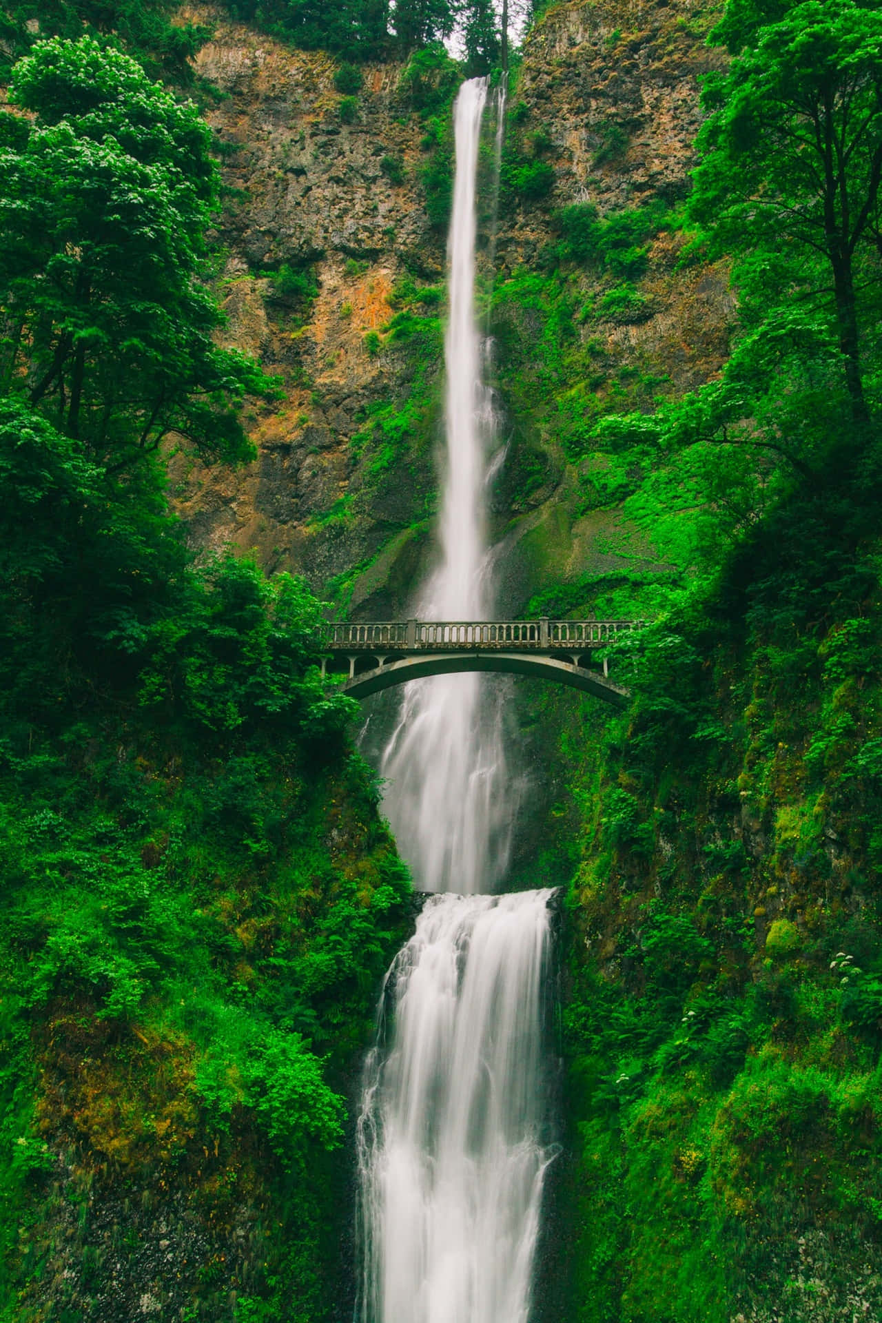 4k Ultra Hd Android Waterfall Background