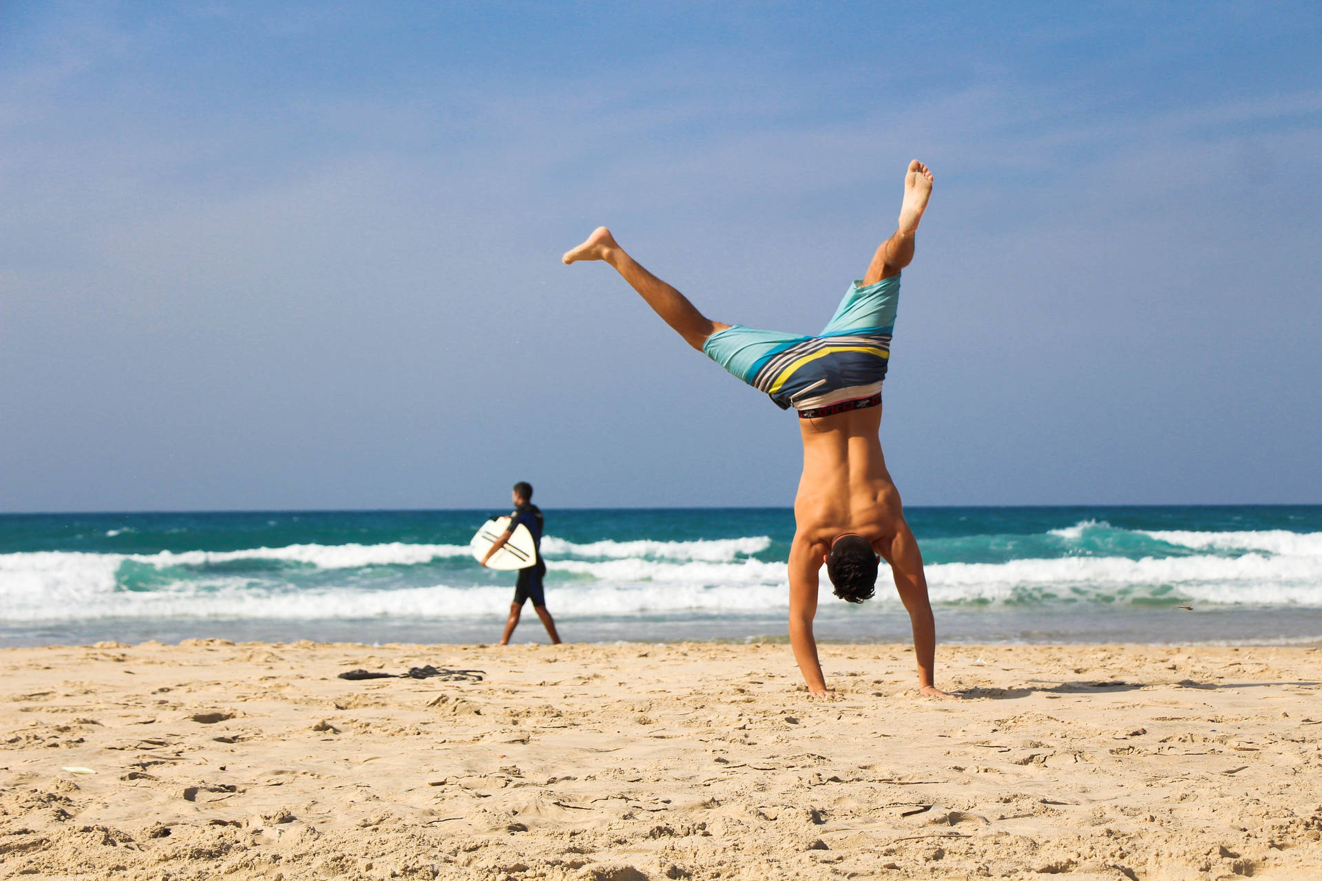 4k Ultra Hd Beach Fun Dudes