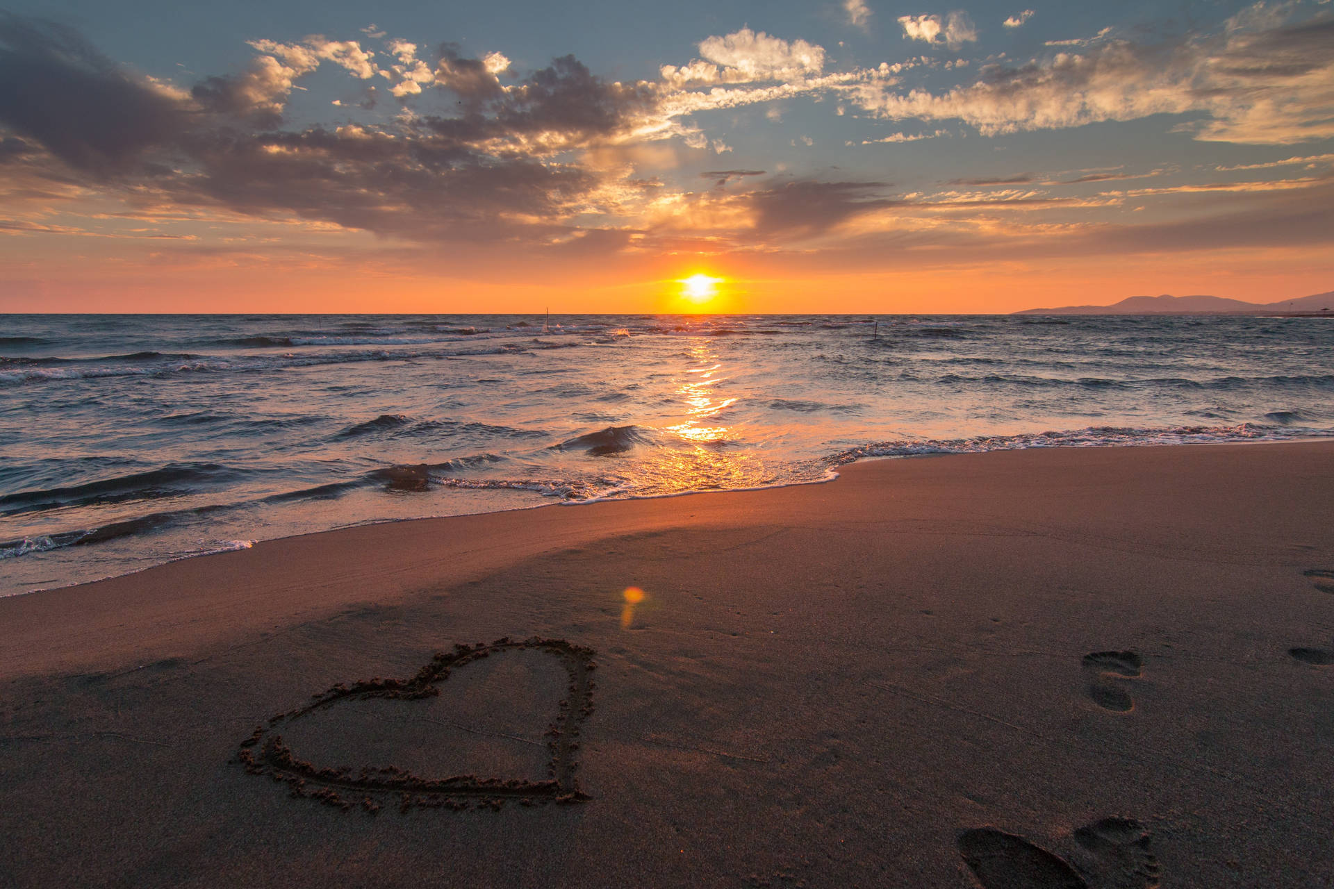 4k Ultra Hd Beach Sand Heart Background