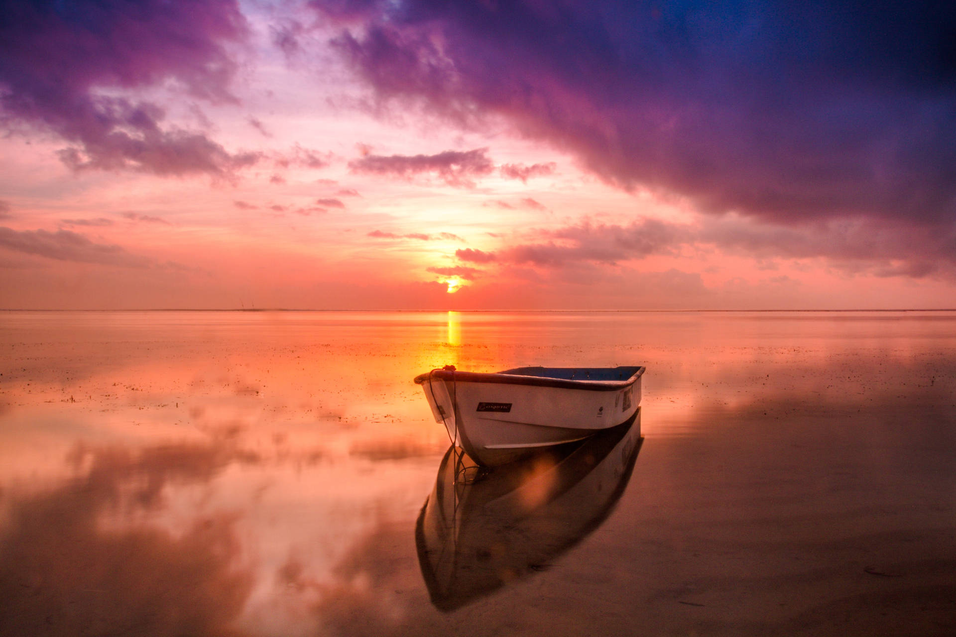 4k Ultra Hd Beach Small Boat Background