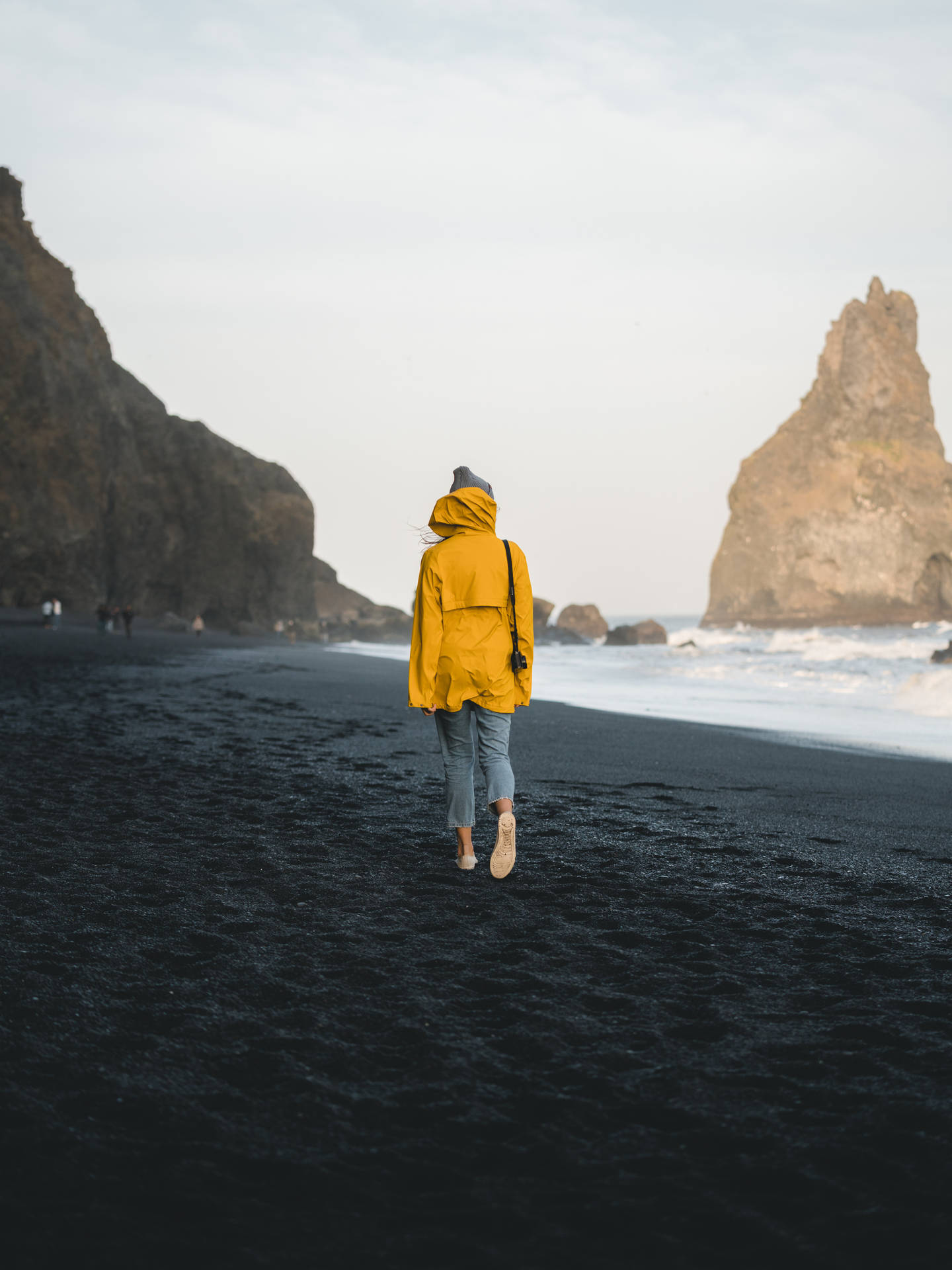 4k Ultra Hd Beach Yellow Jacket Background