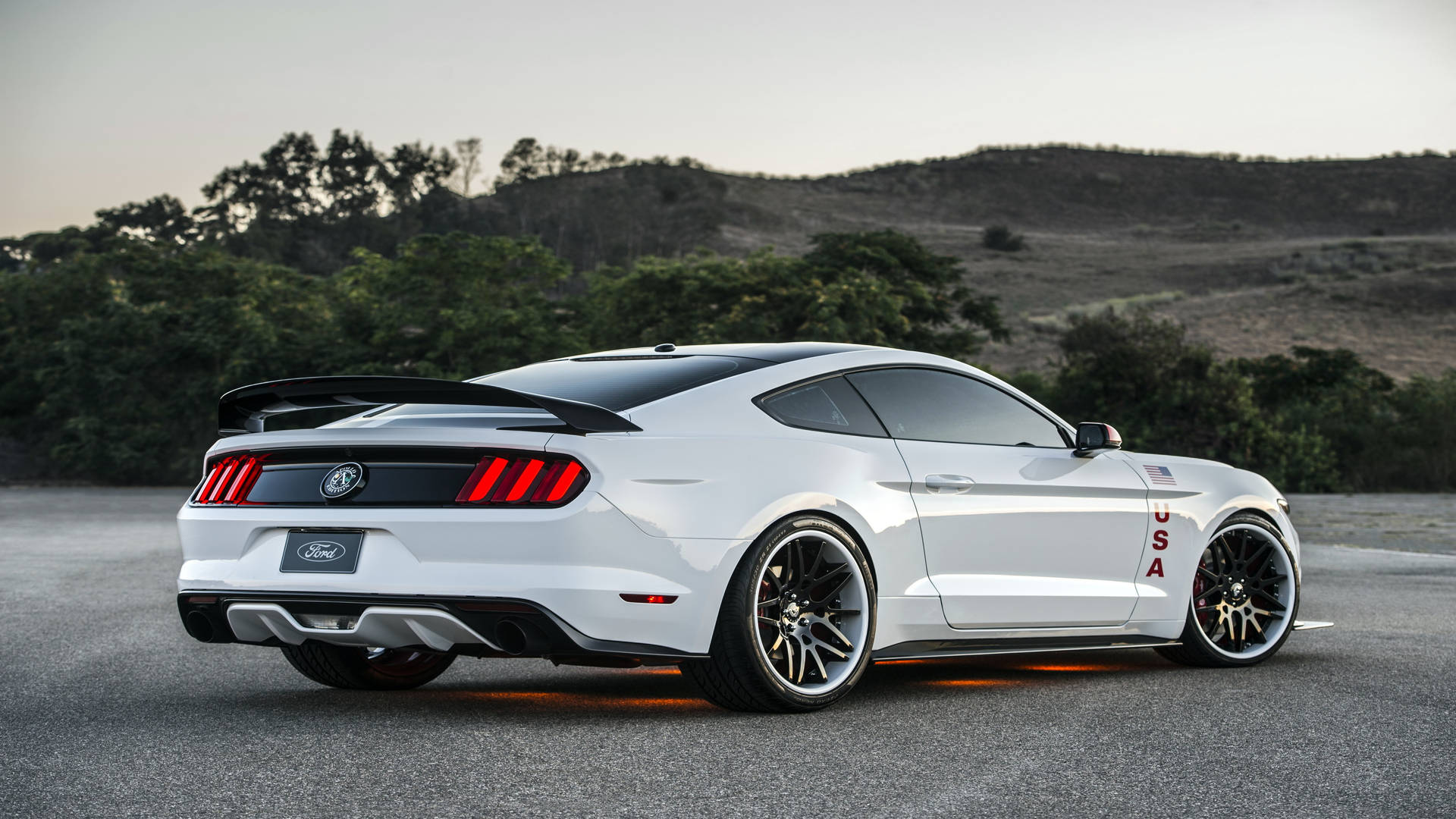 4k Ultra Hd Mustang Ford White Back View Background