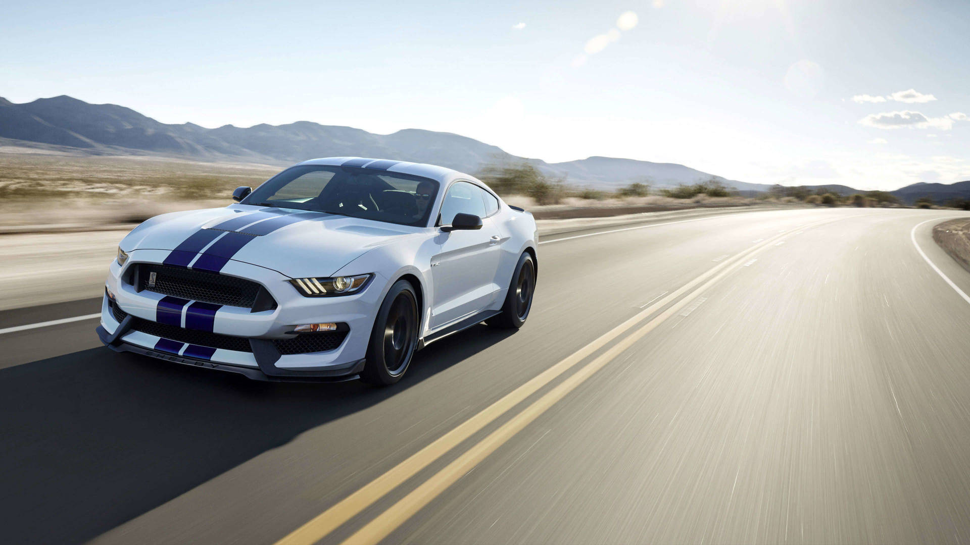 4k Ultra Hd Mustang White On The Road Background