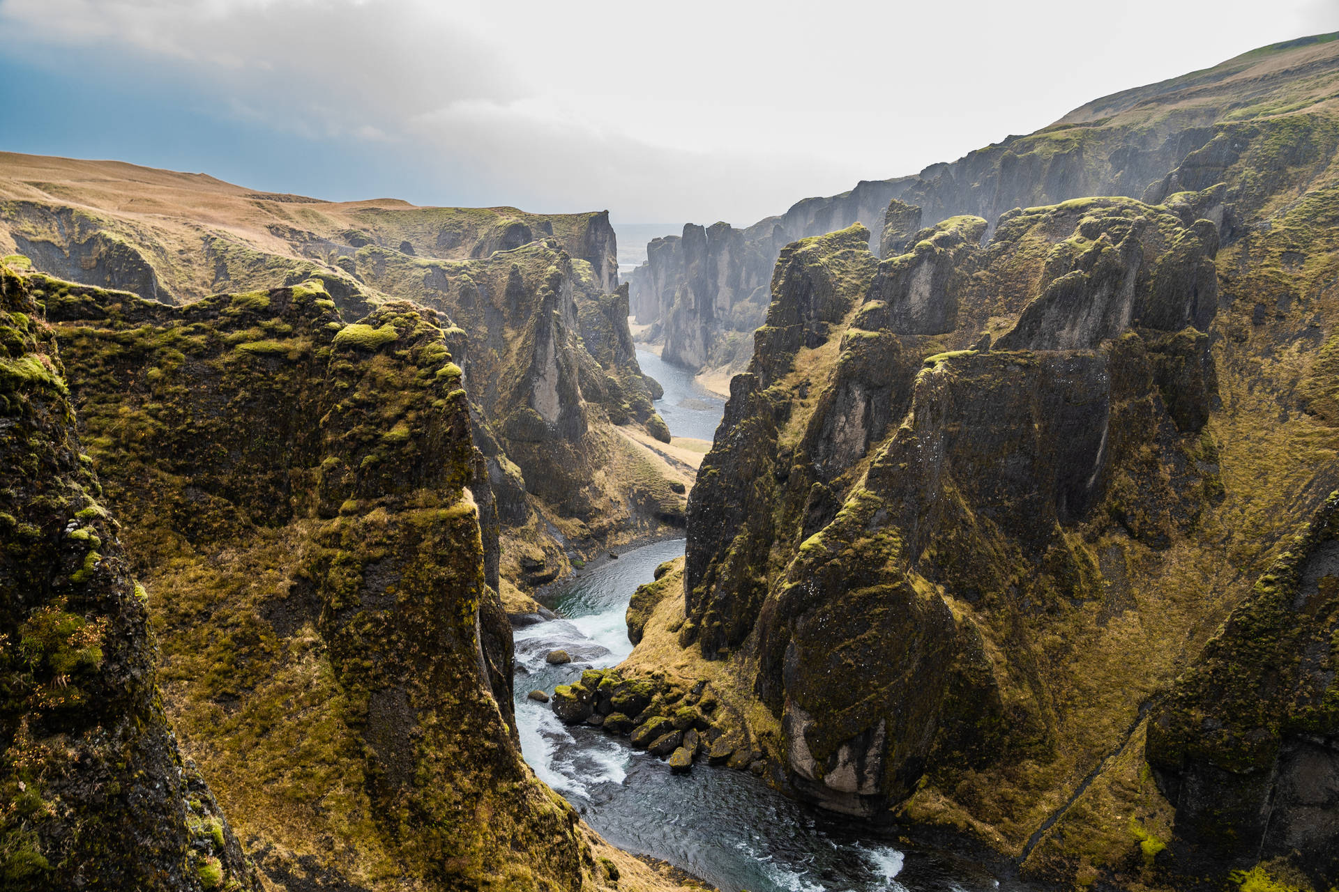 4k Ultra Hd River Cliff Background