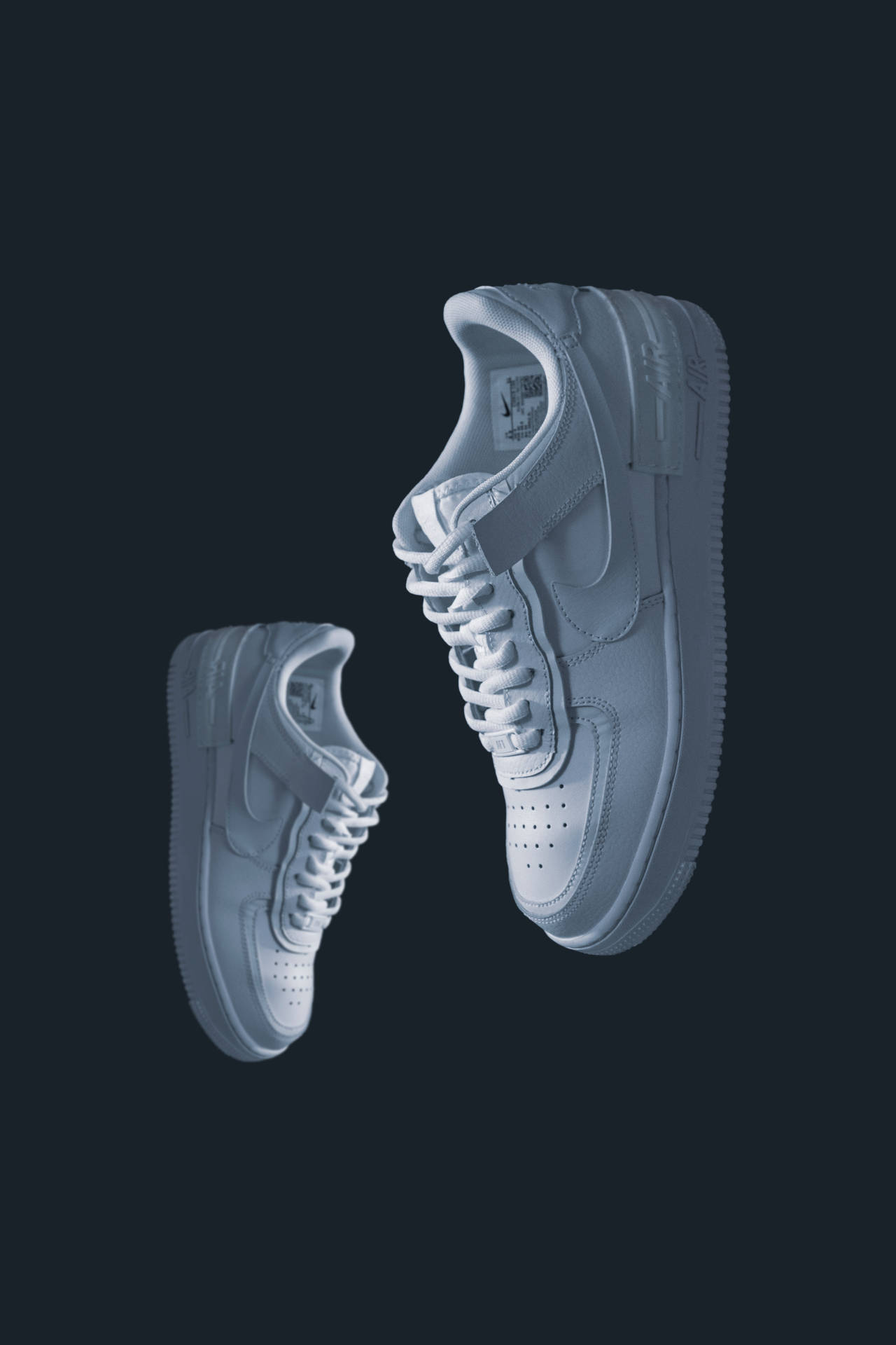 4k White Nike Shoes Image