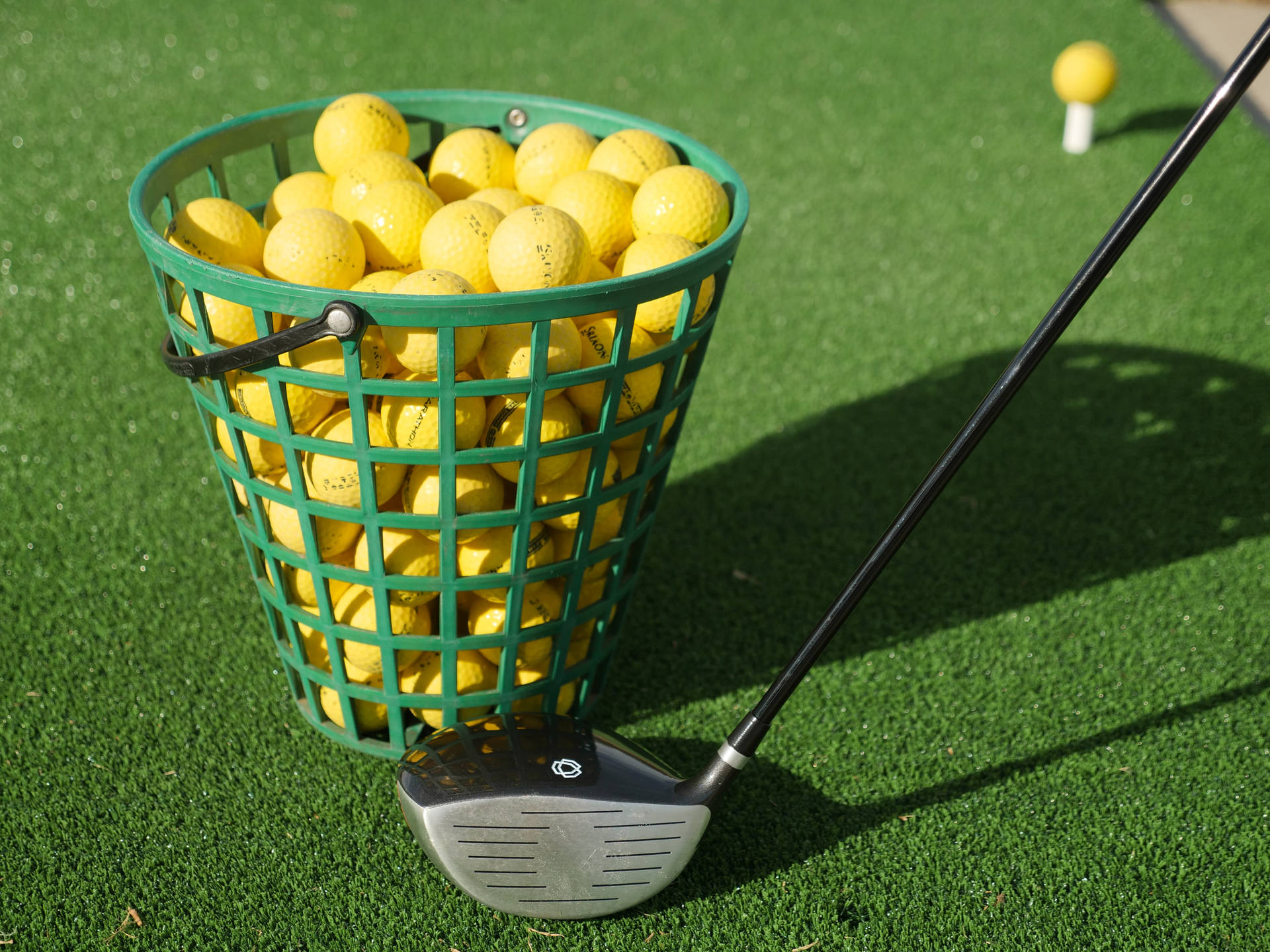 4k Yellow Golf Balls Inside Basket Background