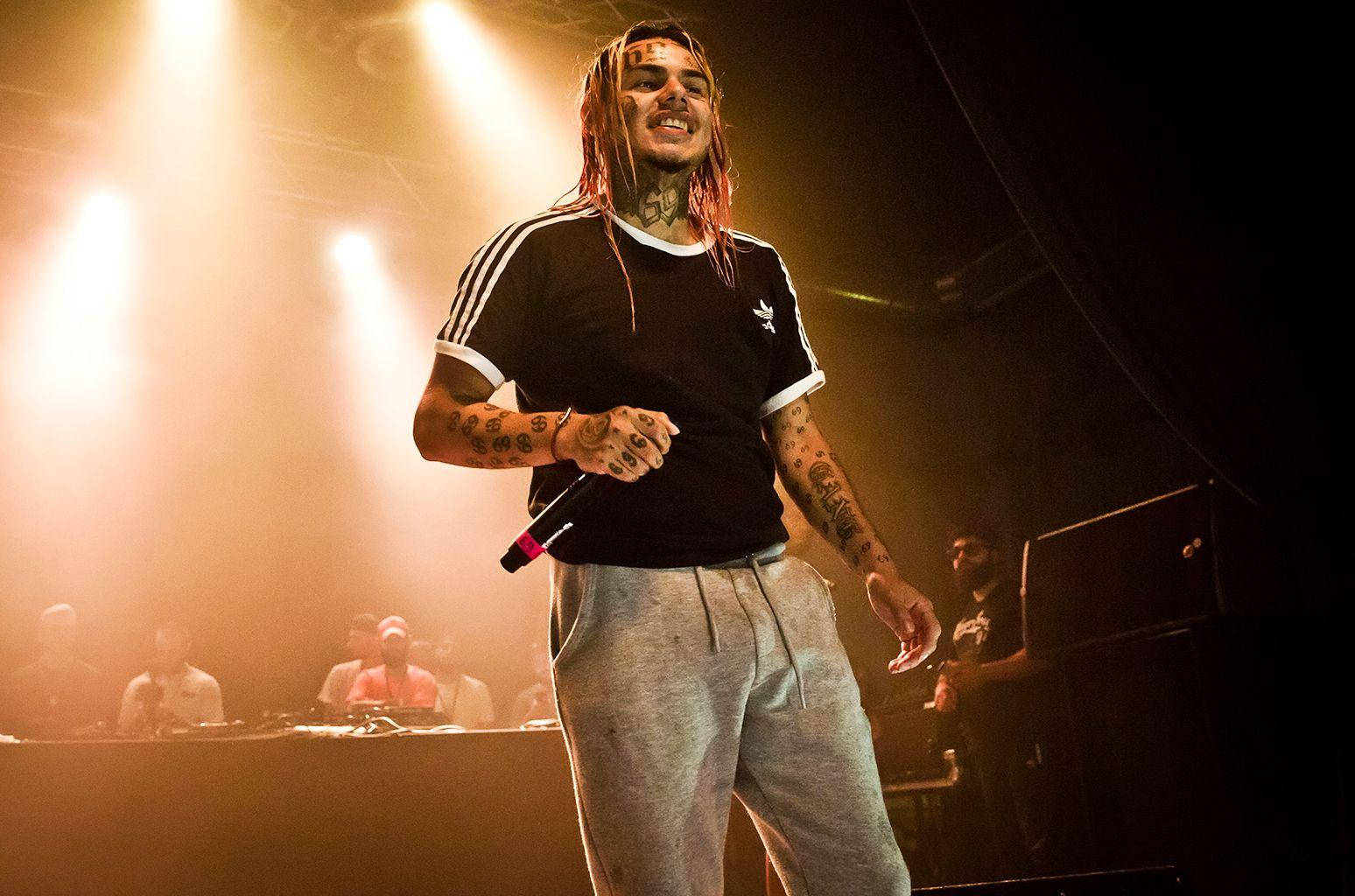 6ix9ine Performing On Stage Background