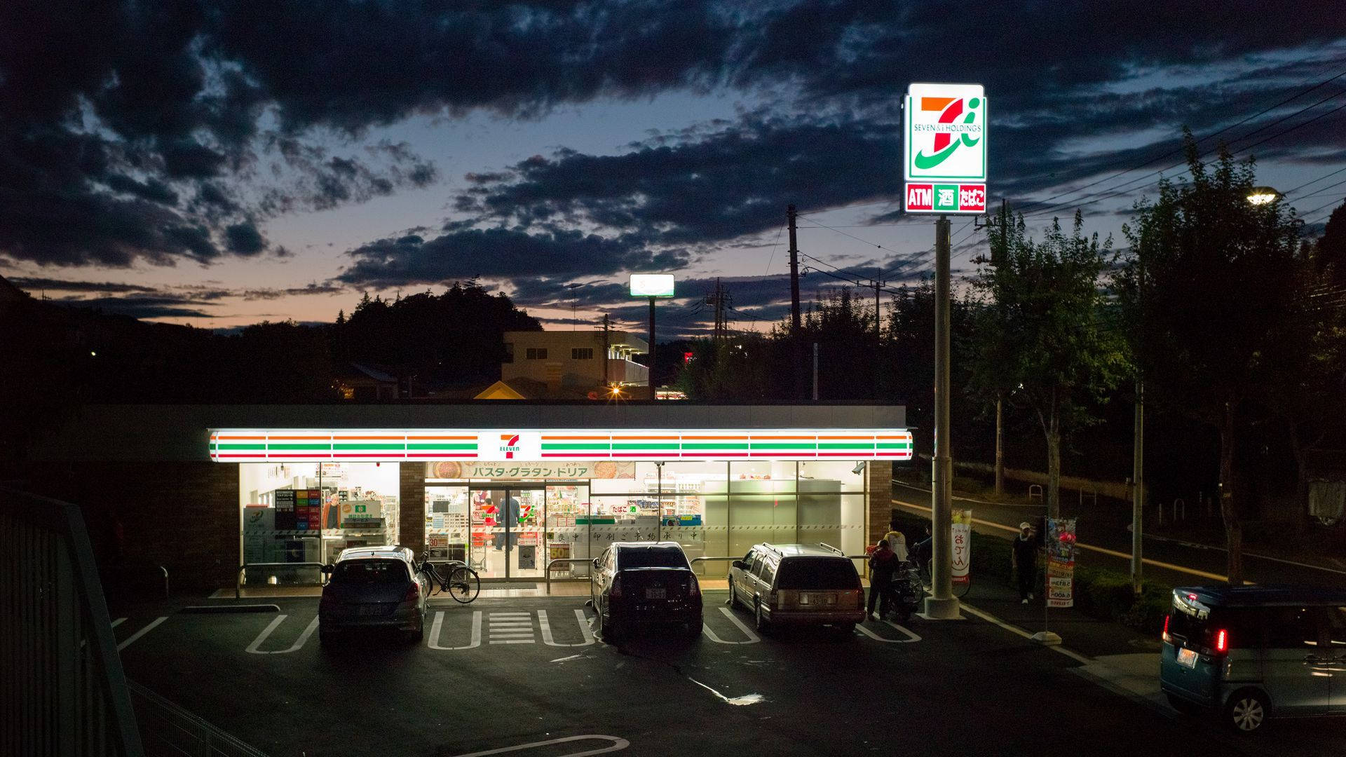 7 Eleven Store At Sunset Background
