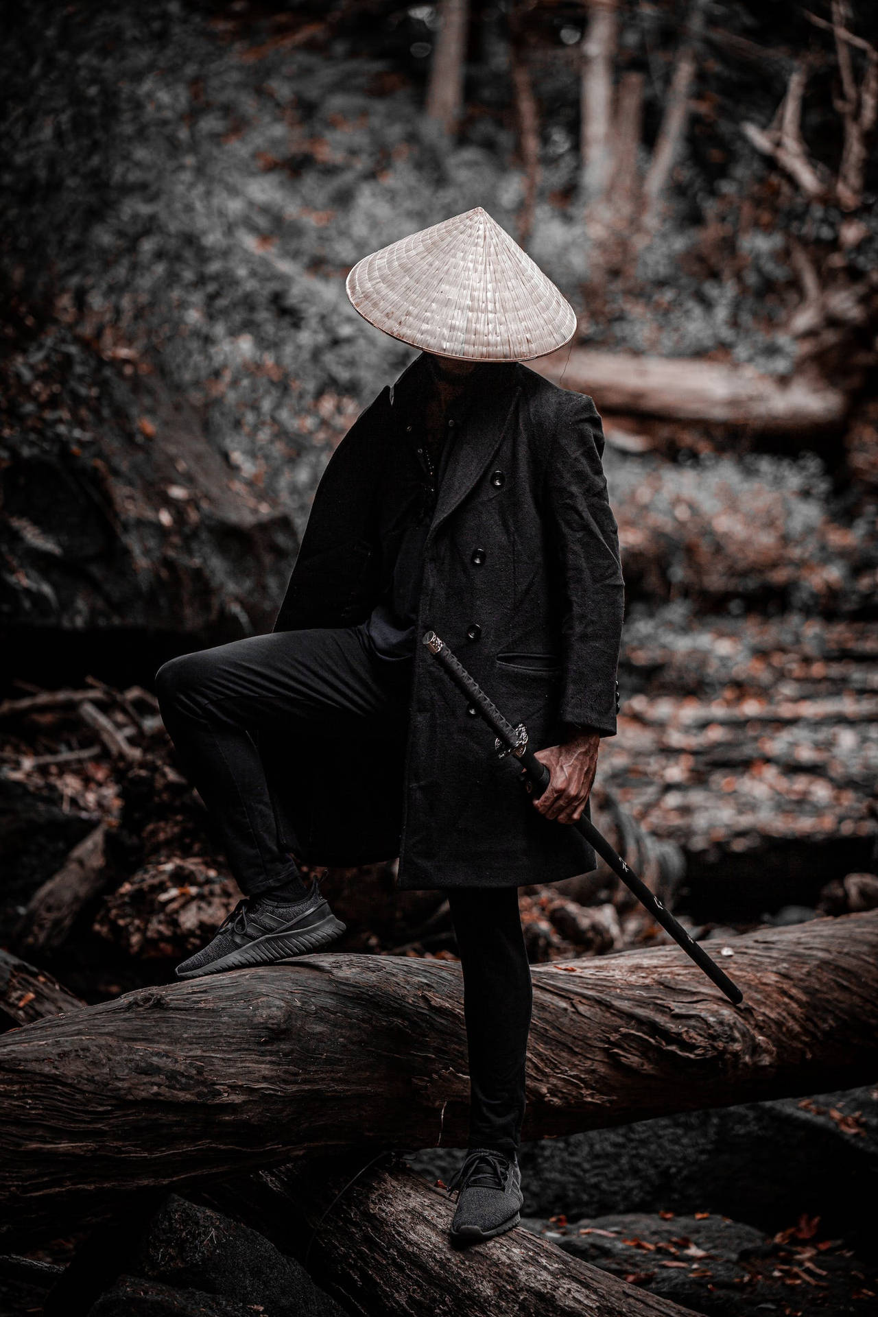 8k Samurai In All-black With Sedge Hat