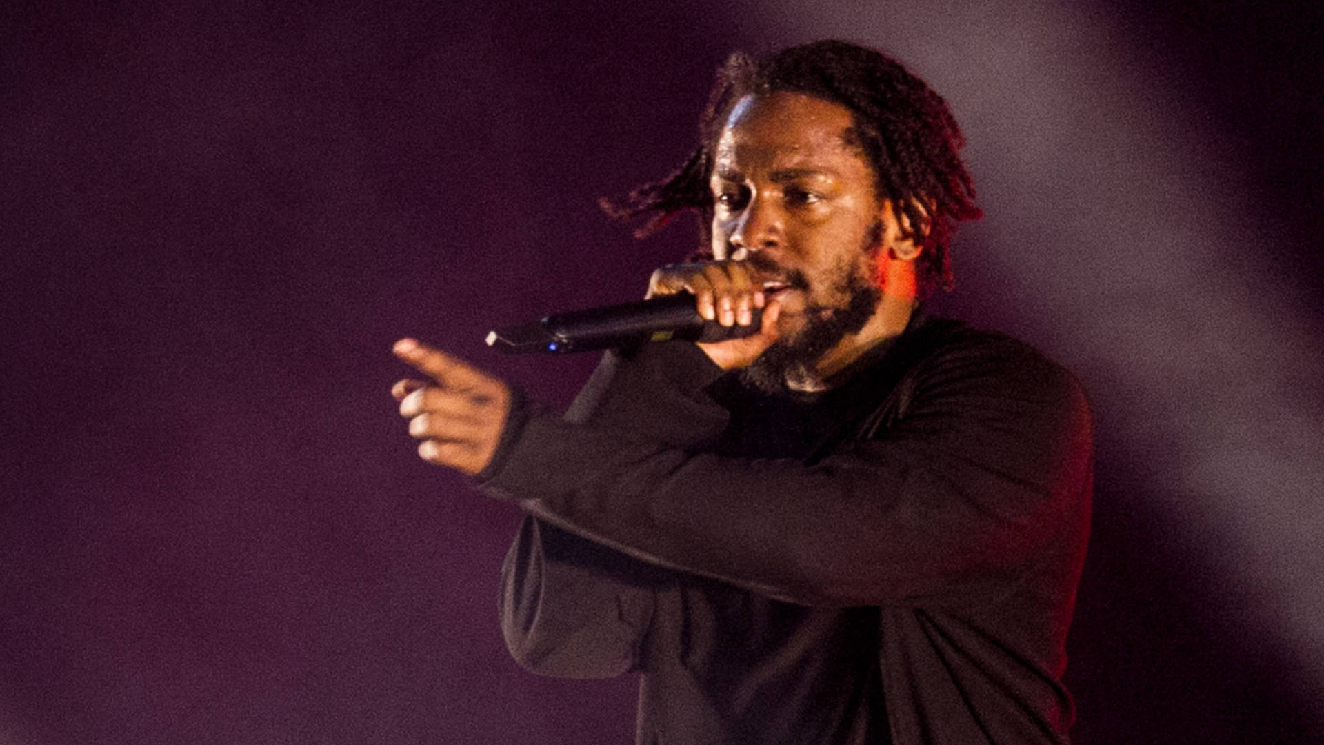 90s Rapper Kendrick Lamar Background