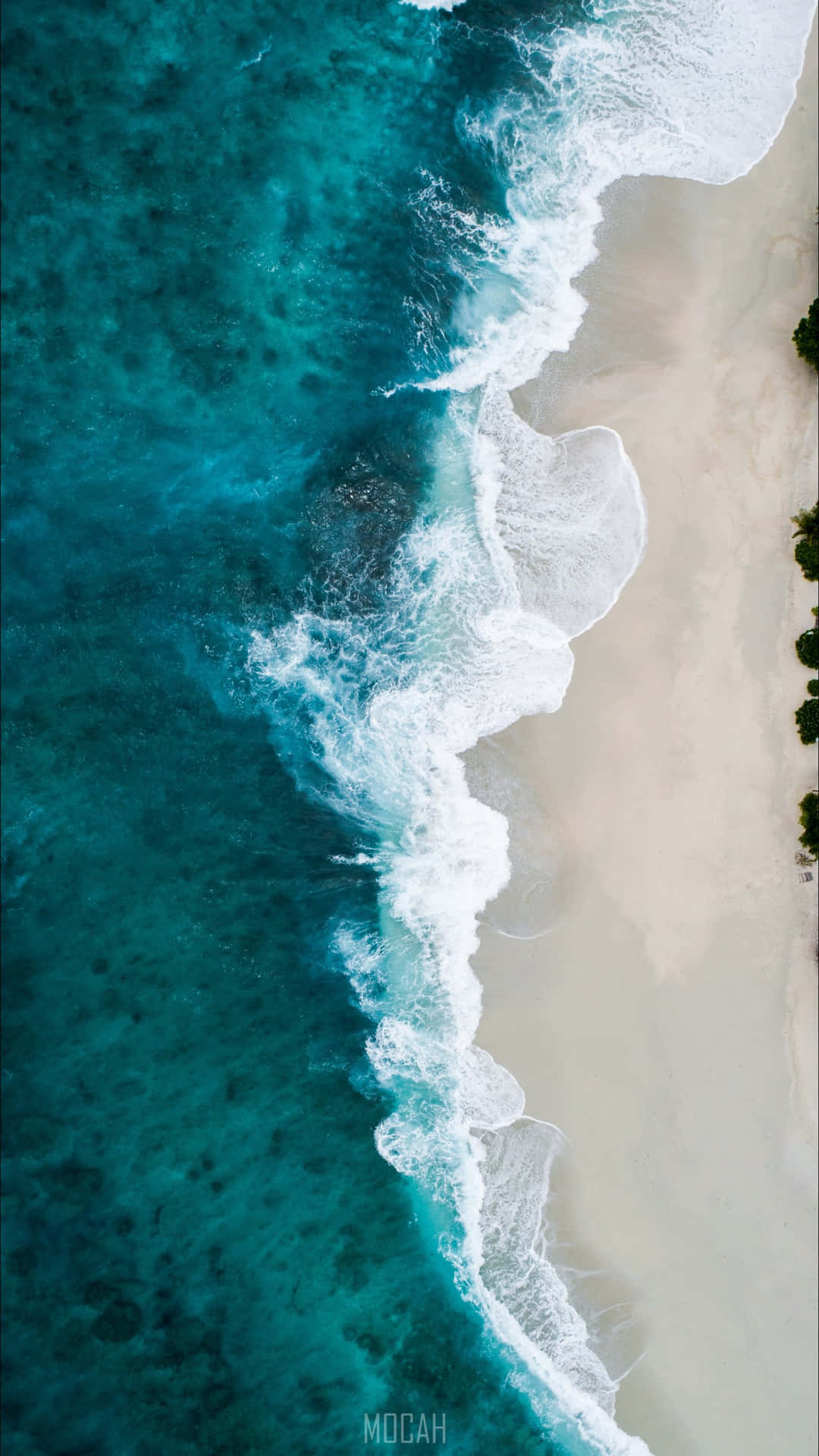 A Beach With Waves And Sand Background