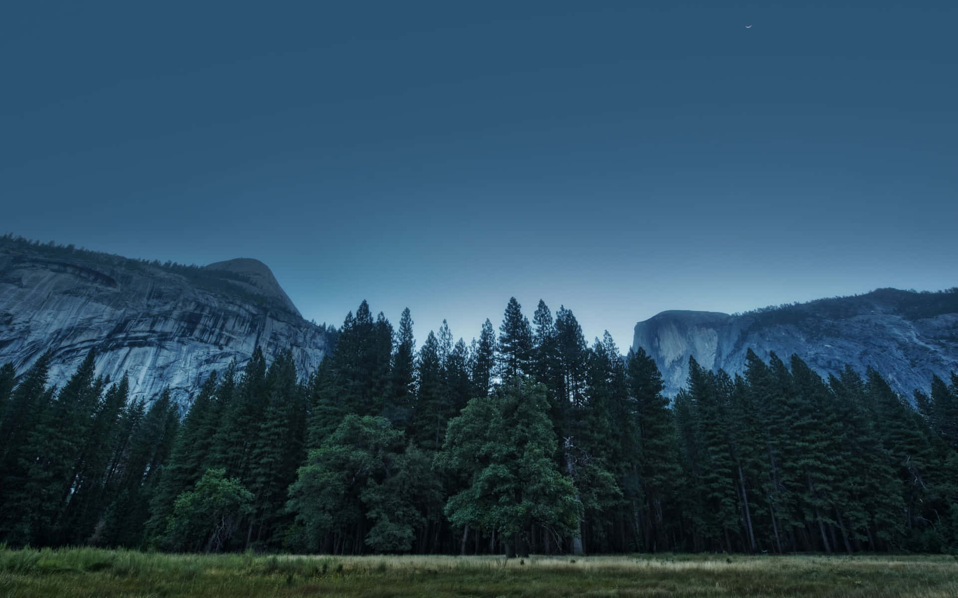 A Beautiful Mountain Range In California Background