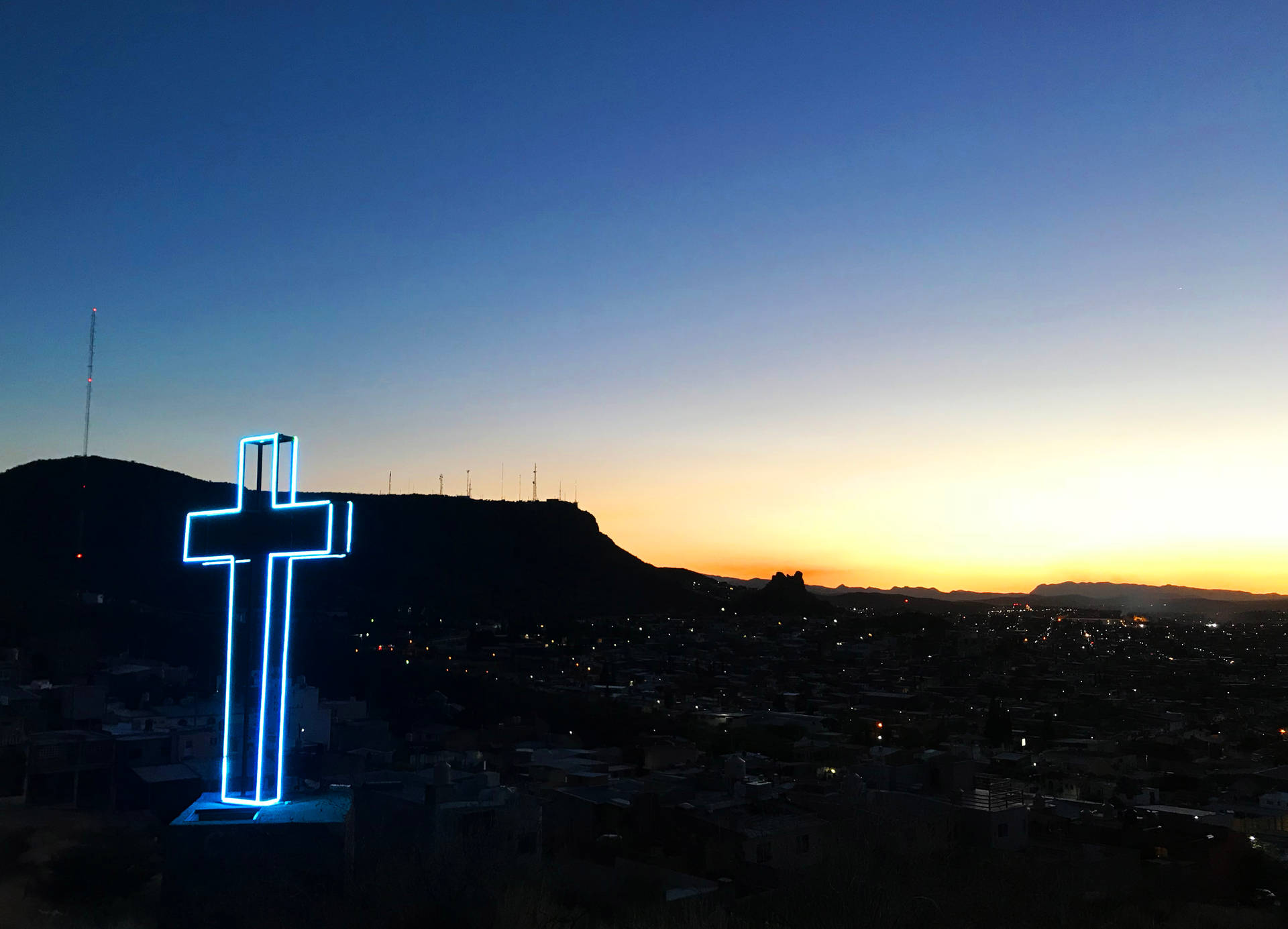 A Beautiful Ornate Cross In A Serene Background Background