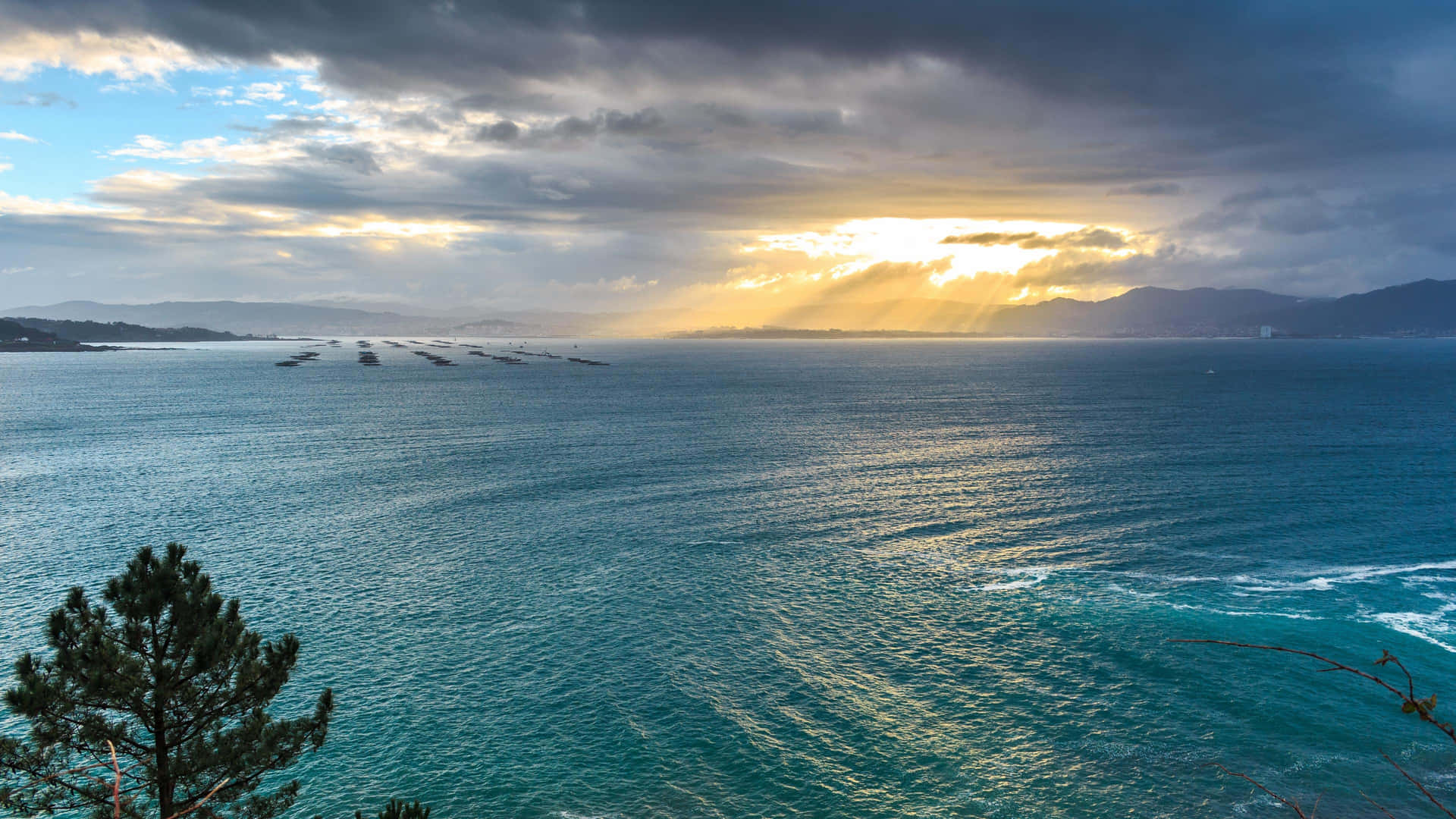 A Beautiful Sunset Over The Ocean With Clouds In The Sky Background