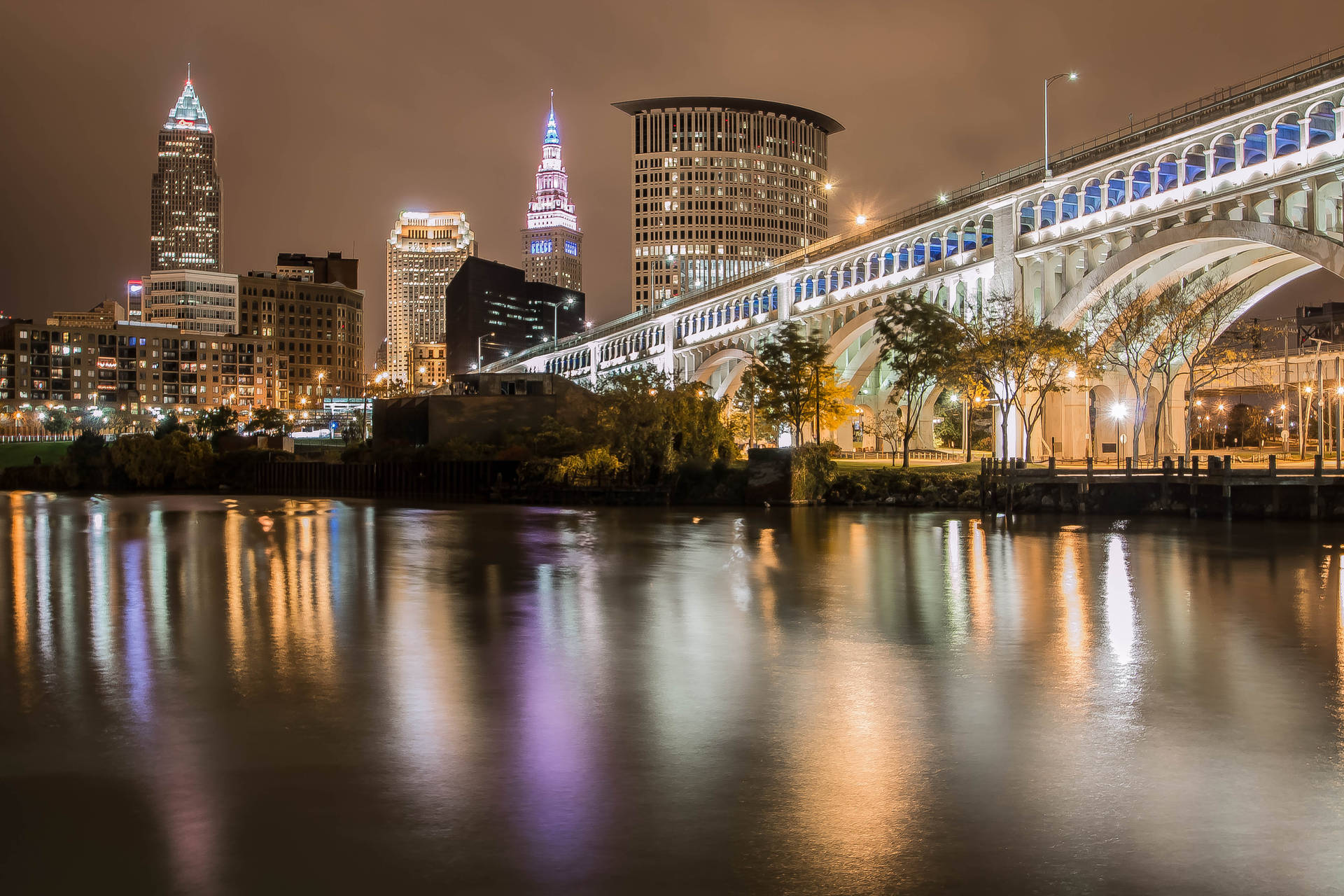 A Beautiful View Of The Detroit Superior Bridge In Cleveland Background