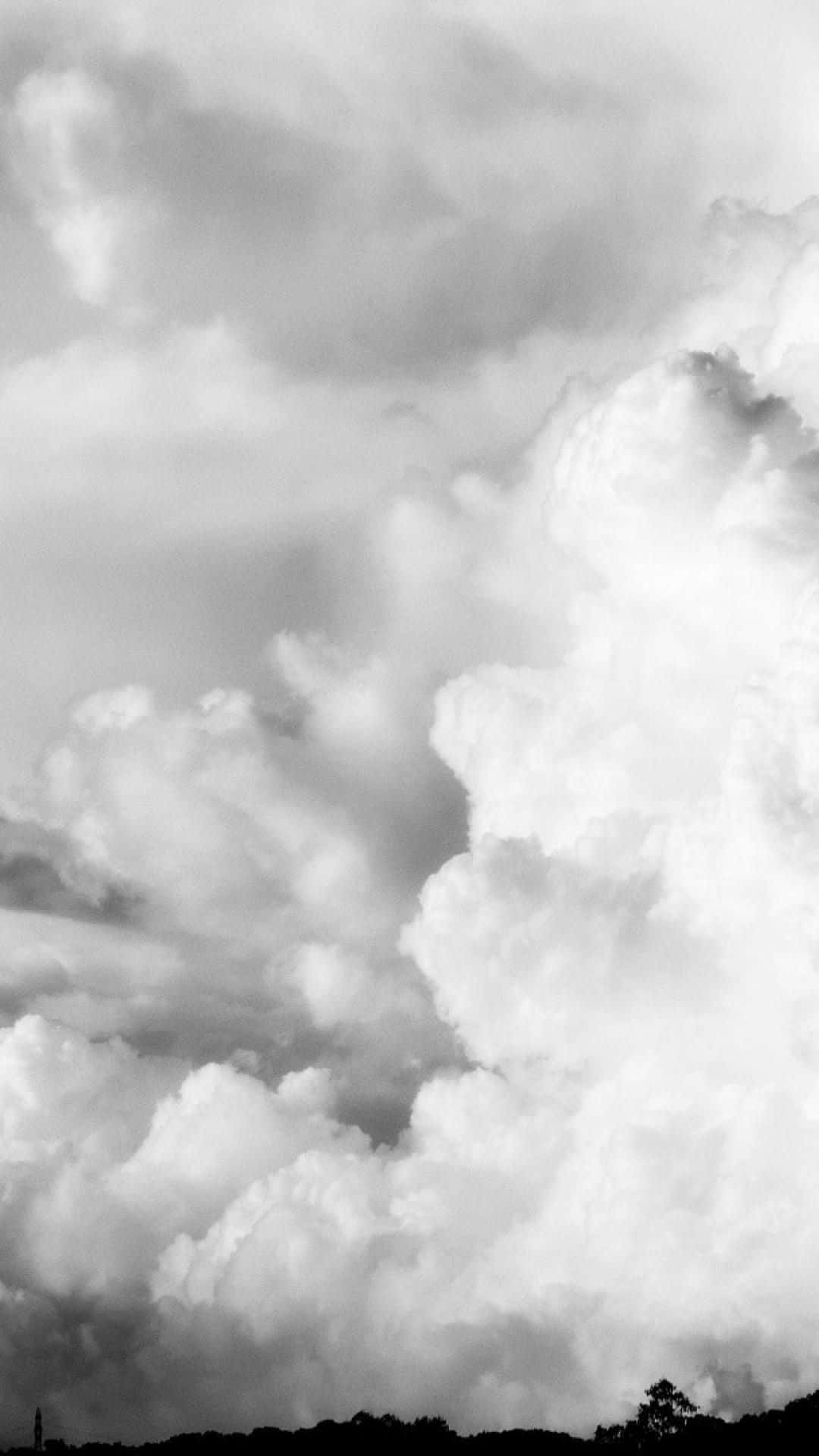 A Black And White Photo Of A Cloudy Sky Background