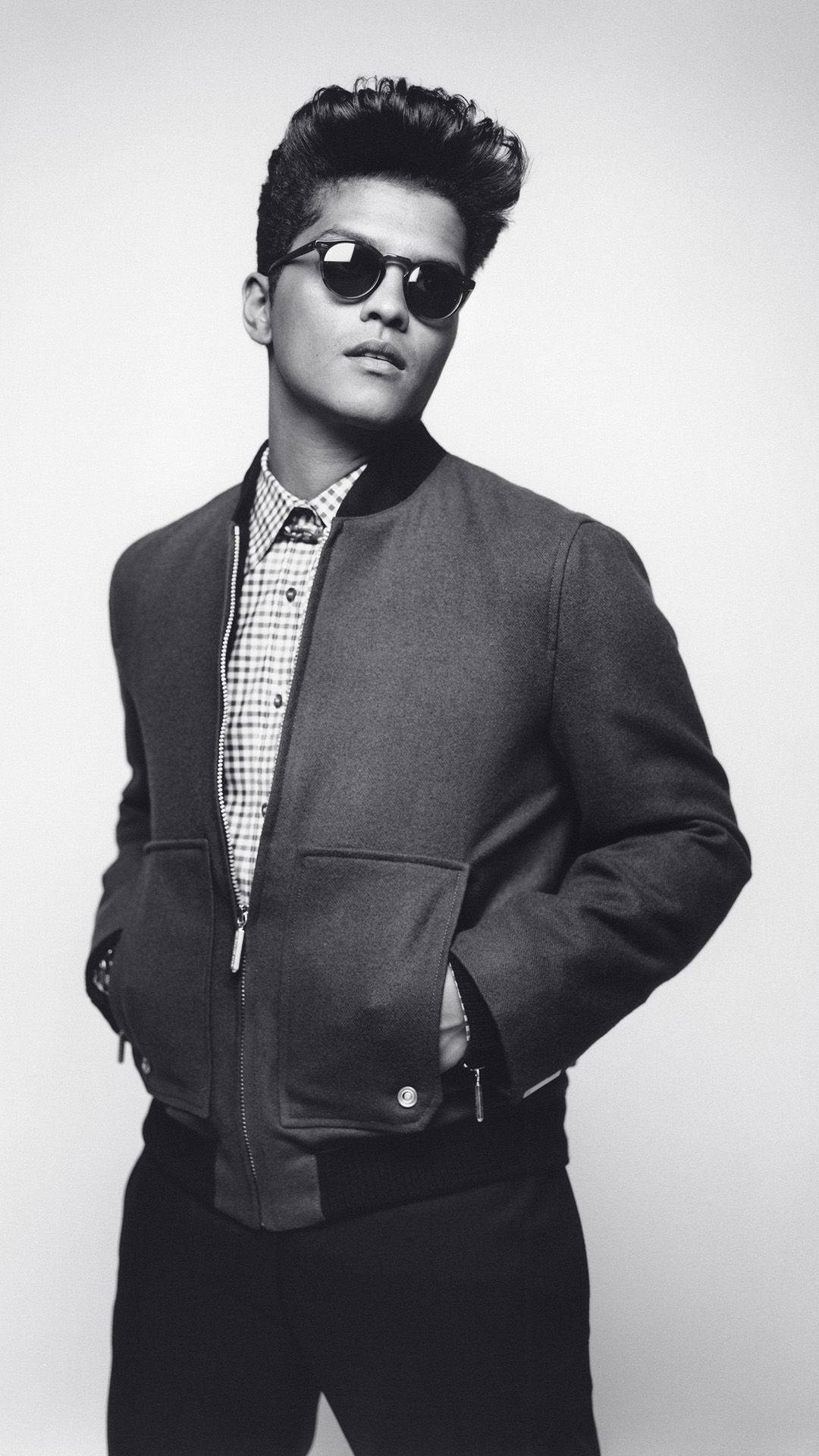 A Black And White Portrait Of Bruno Mars Background