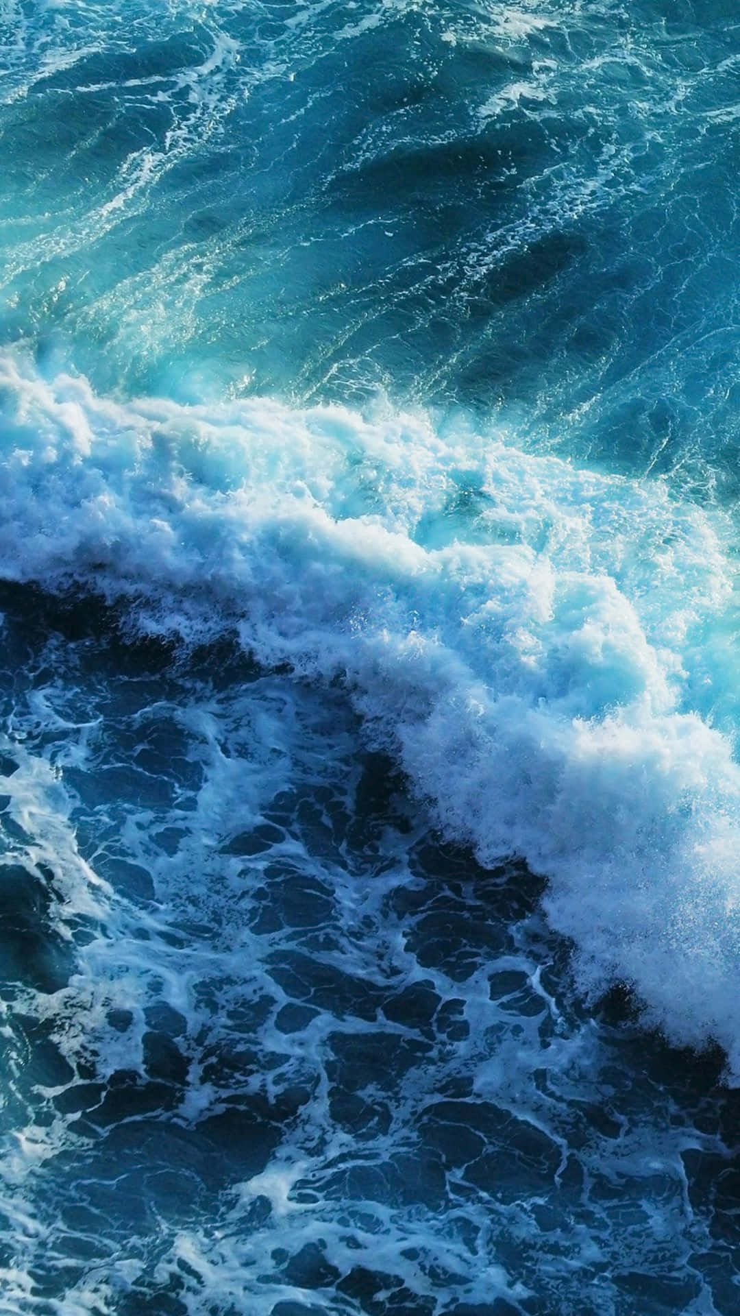 A Blue Ocean With Waves Crashing Over It Background