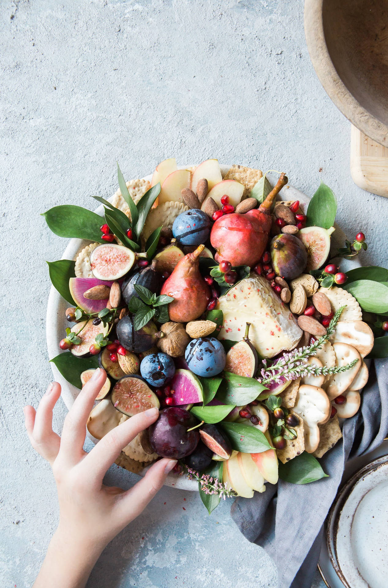 A Bowl Of Autumn Harvest Background