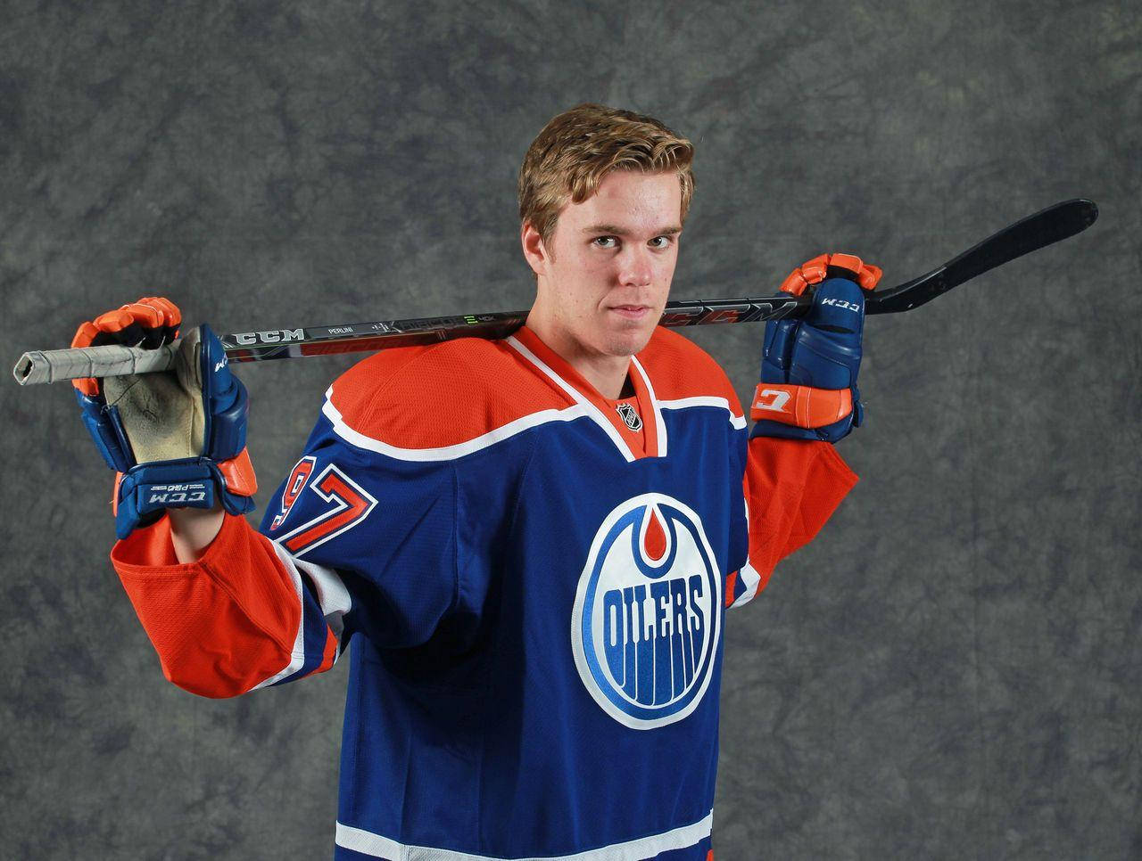 A Canadian Ice Hockey Player Connor Mcdavid Background